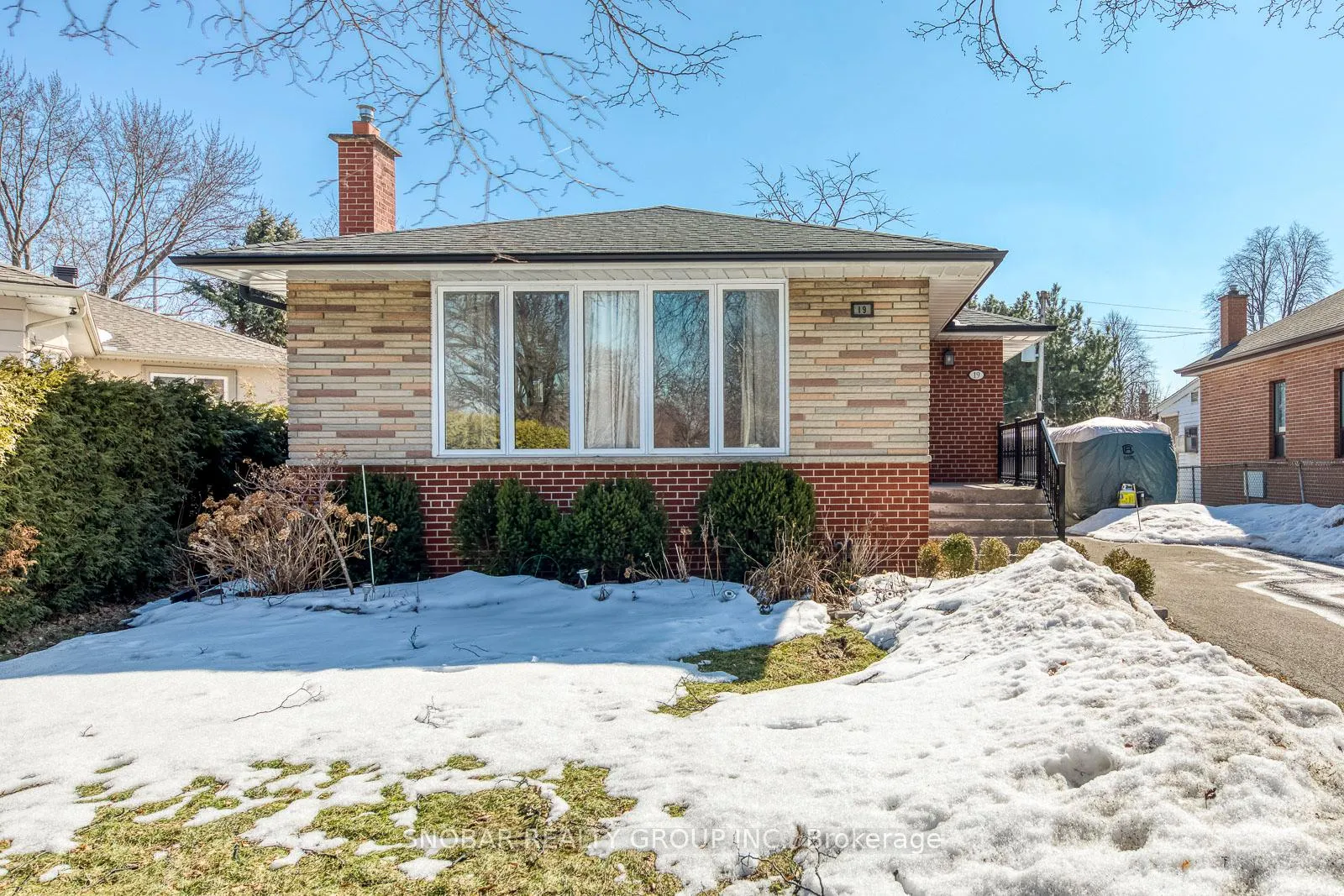 Photo 2 of 19 Powburn Place, Etobicoke, Willowridge-Martingrove-Richview — HOMEH