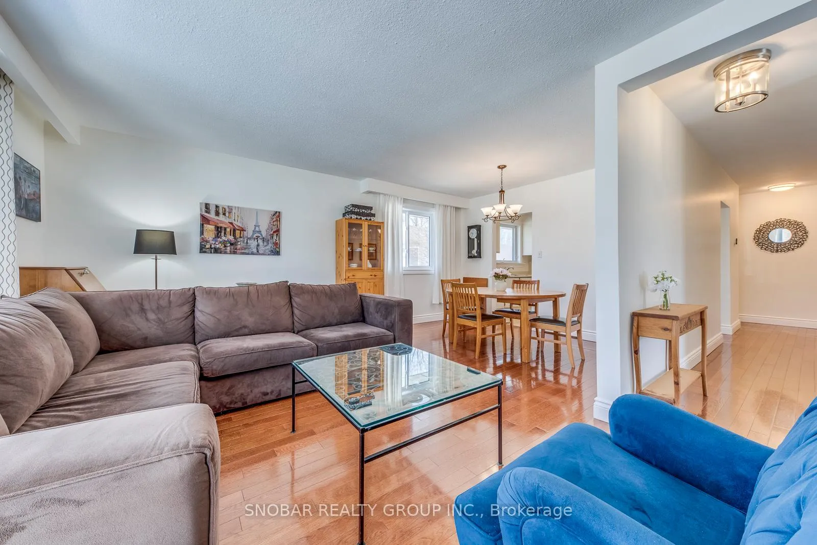 Photo 4 of 19 Powburn Place, Etobicoke, Willowridge-Martingrove-Richview — HOMEH