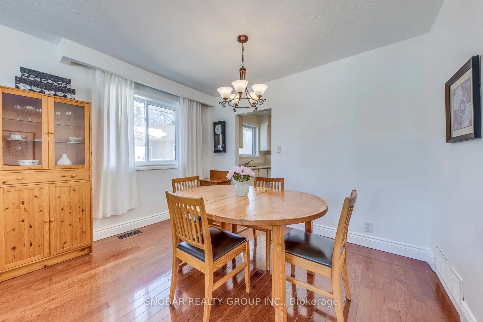 Photo 7 of 19 Powburn Place, Etobicoke, Willowridge-Martingrove-Richview — HOMEH