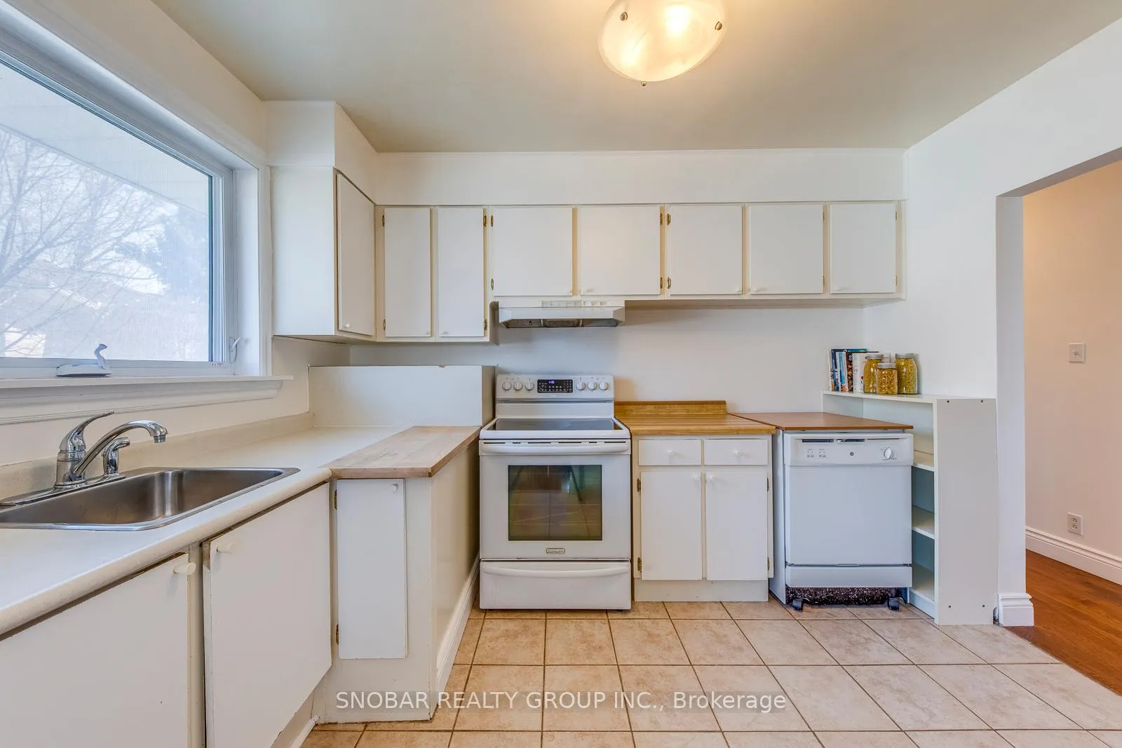 Photo 9 of 19 Powburn Place, Etobicoke, Willowridge-Martingrove-Richview — HOMEH