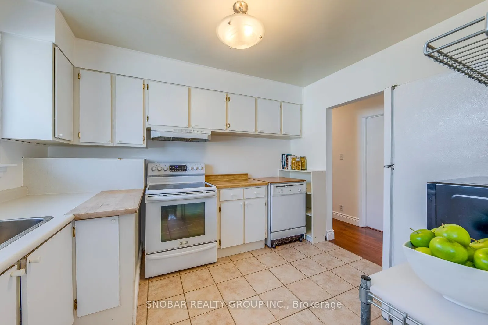 Photo 10 of 19 Powburn Place, Etobicoke, Willowridge-Martingrove-Richview — HOMEH