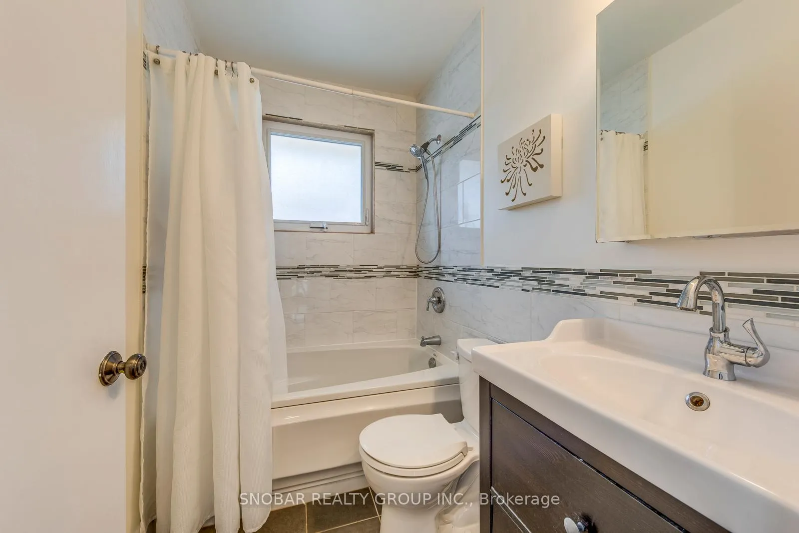 Photo 15 of 19 Powburn Place, Etobicoke, Willowridge-Martingrove-Richview — HOMEH