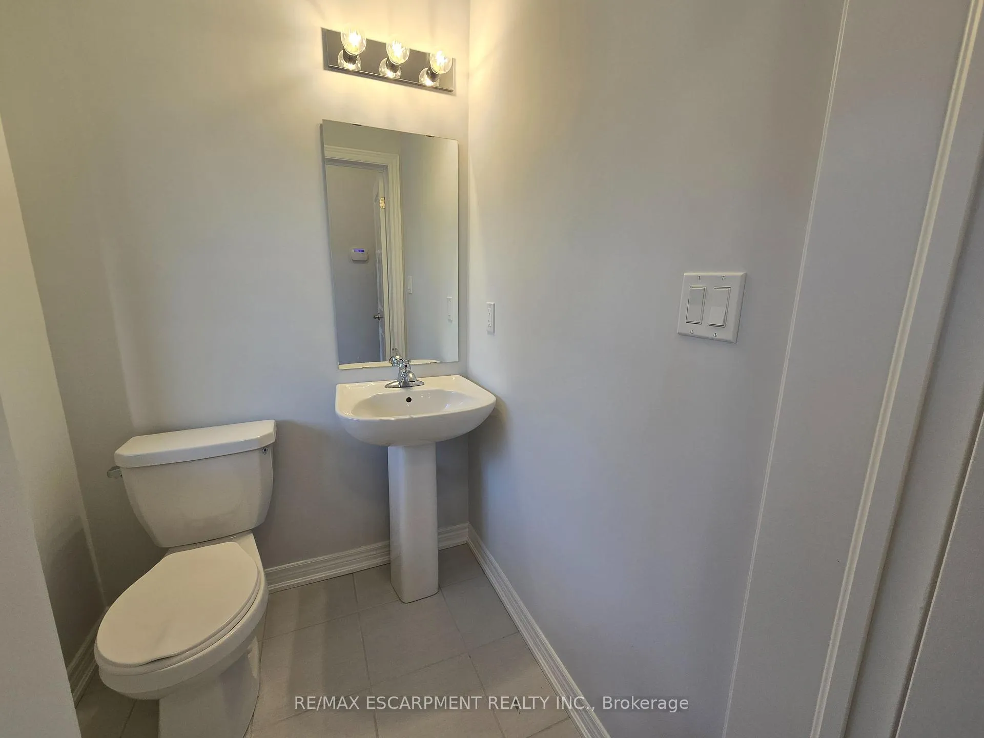 Photo 3 of Unit 5, 205 Thames Way, Hamilton, Mount Hope — HOMEH