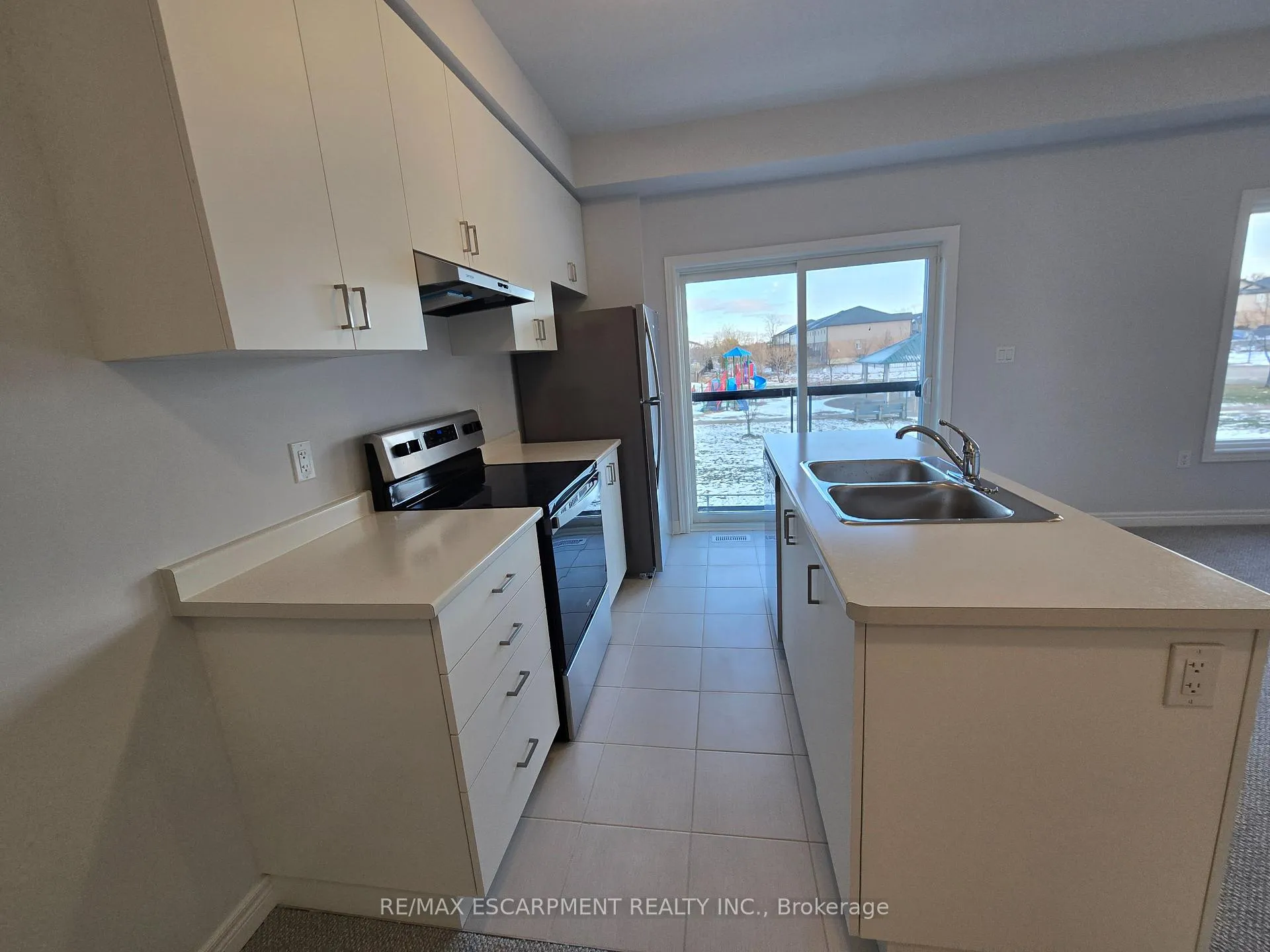 Photo 4 of Unit 5, 205 Thames Way, Hamilton, Mount Hope — HOMEH