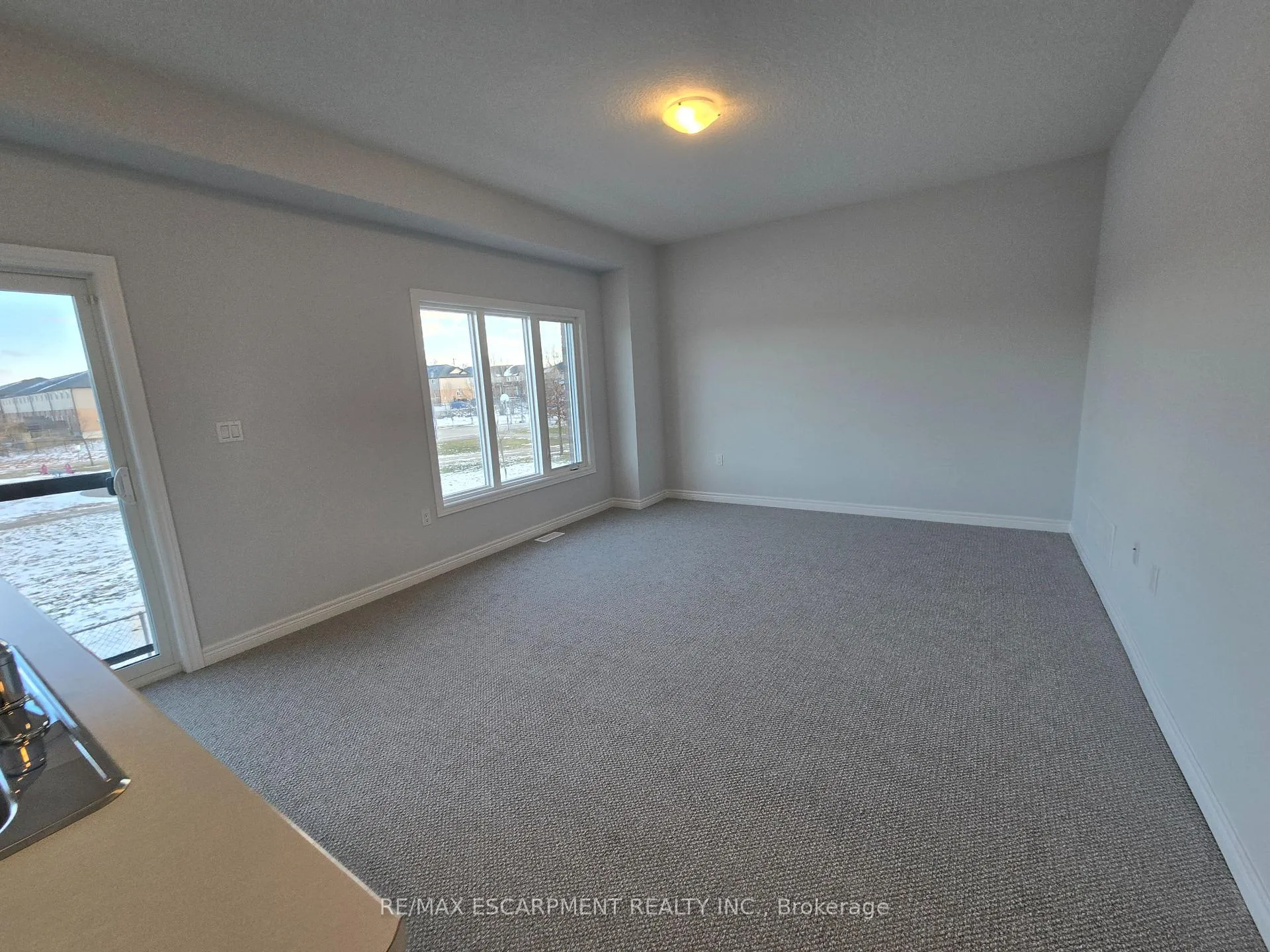 Photo 6 of Unit 5, 205 Thames Way, Hamilton, Mount Hope — HOMEH