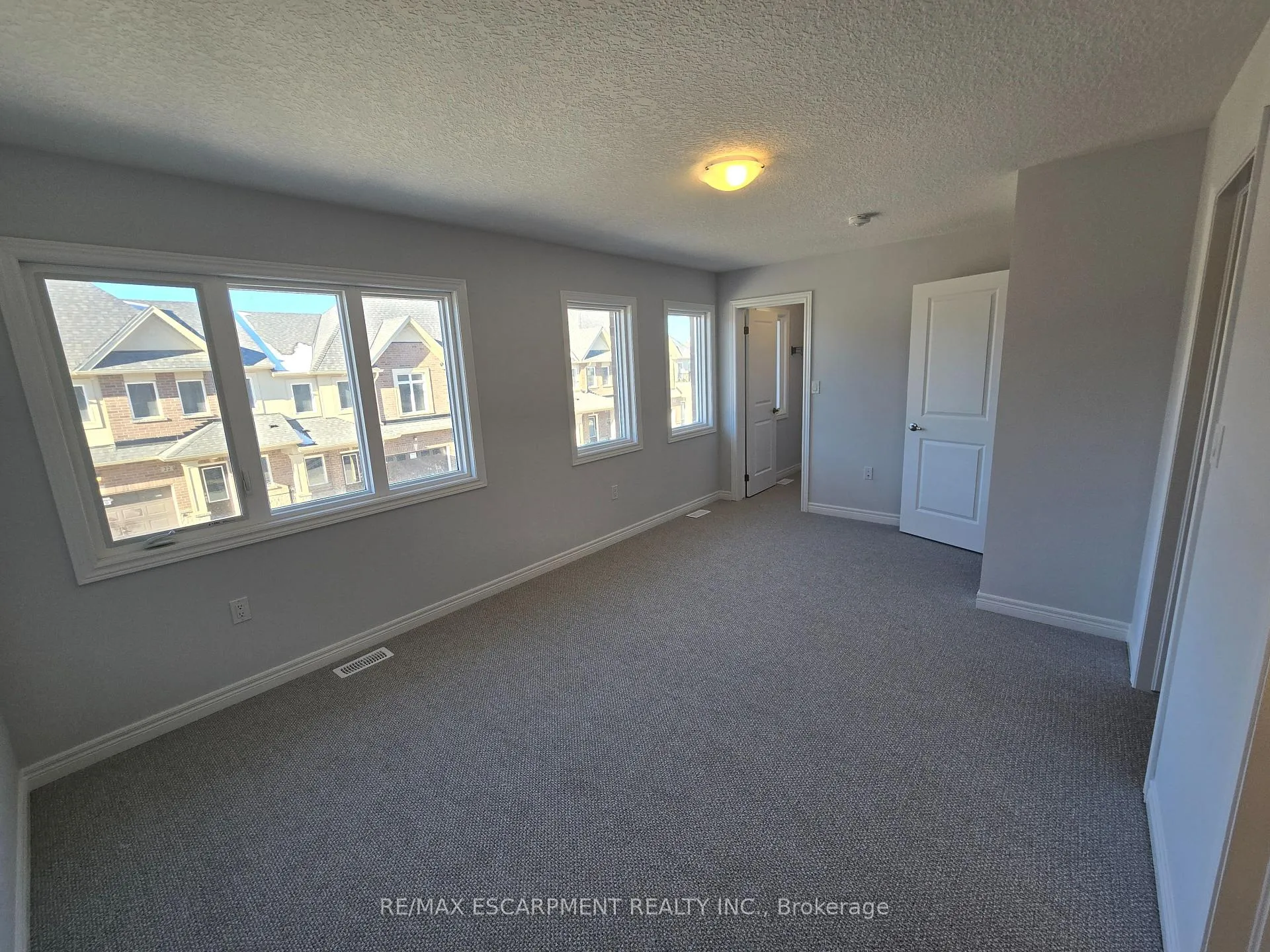 Photo 10 of Unit 5, 205 Thames Way, Hamilton, Mount Hope — HOMEH