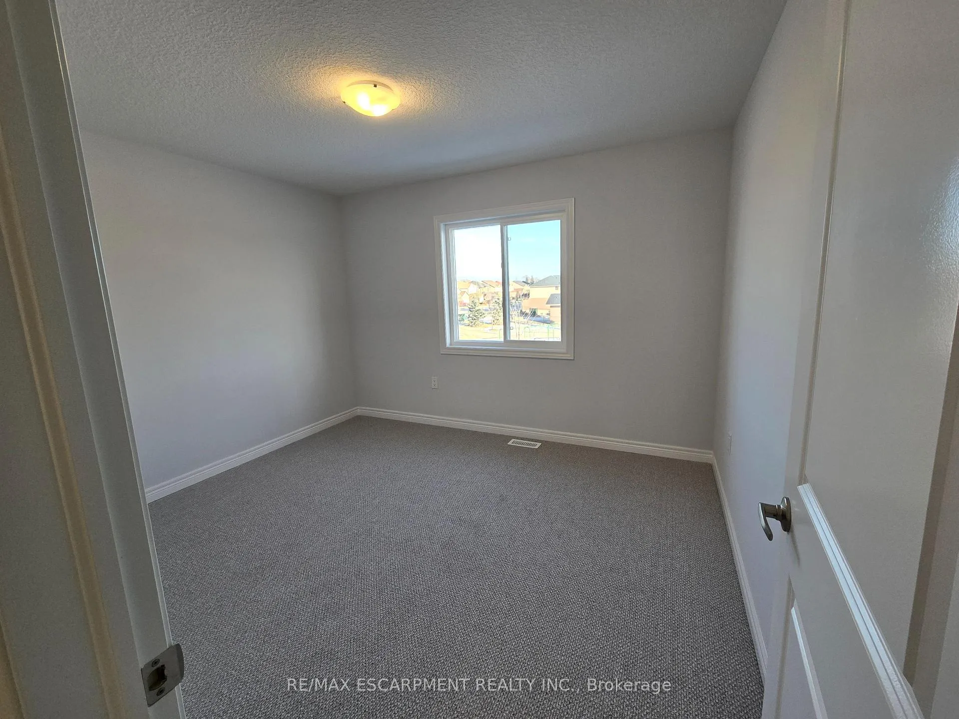 Photo 14 of Unit 5, 205 Thames Way, Hamilton, Mount Hope — HOMEH