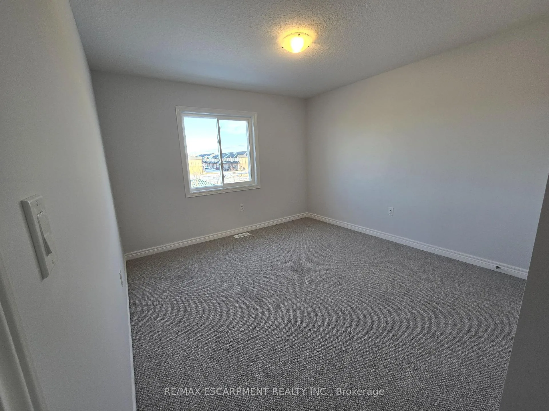 Photo 15 of Unit 5, 205 Thames Way, Hamilton, Mount Hope — HOMEH