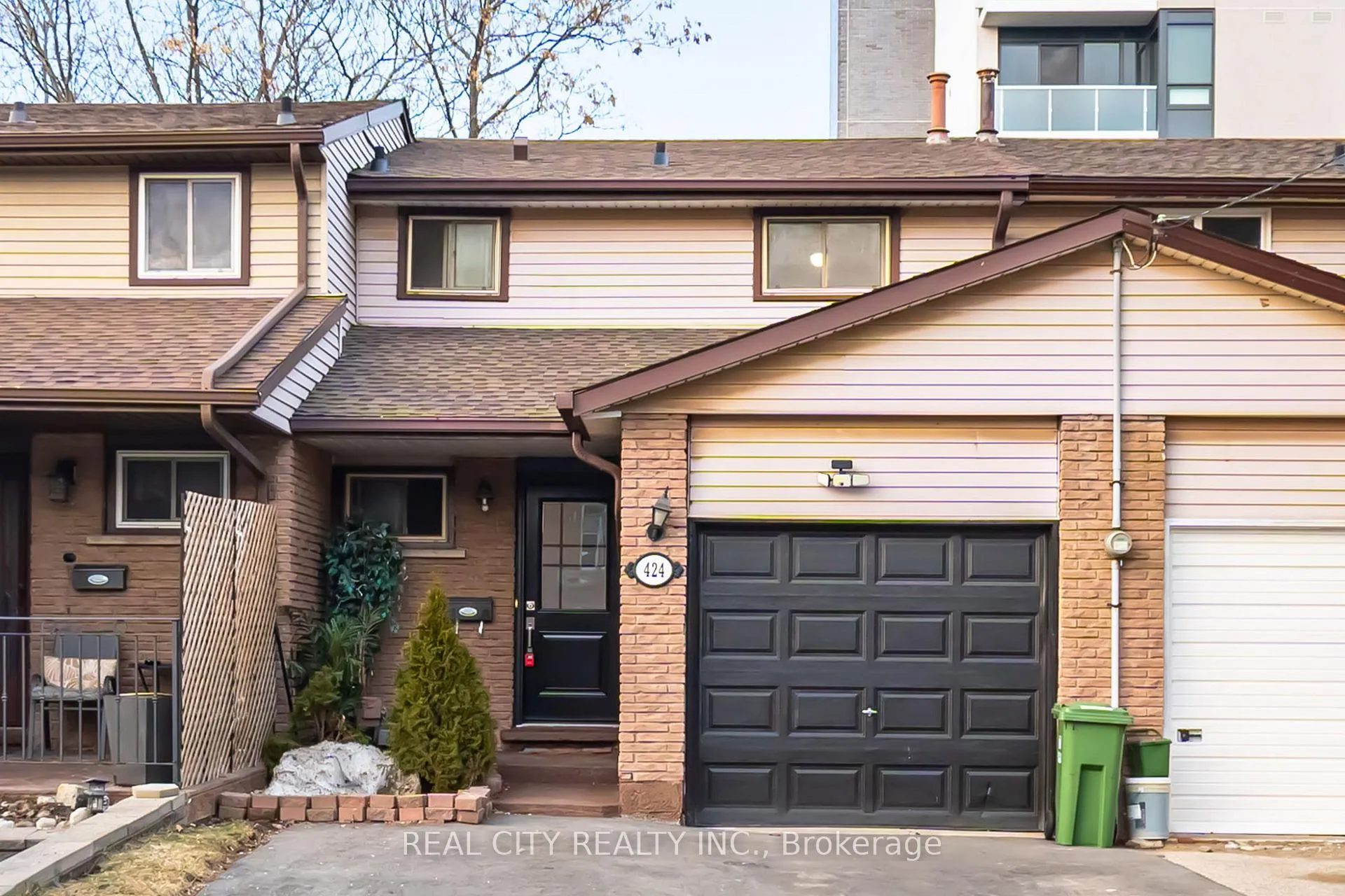 Photo 3 of 424 Jackson Street W, Hamilton, Kirkendall — HOMEH