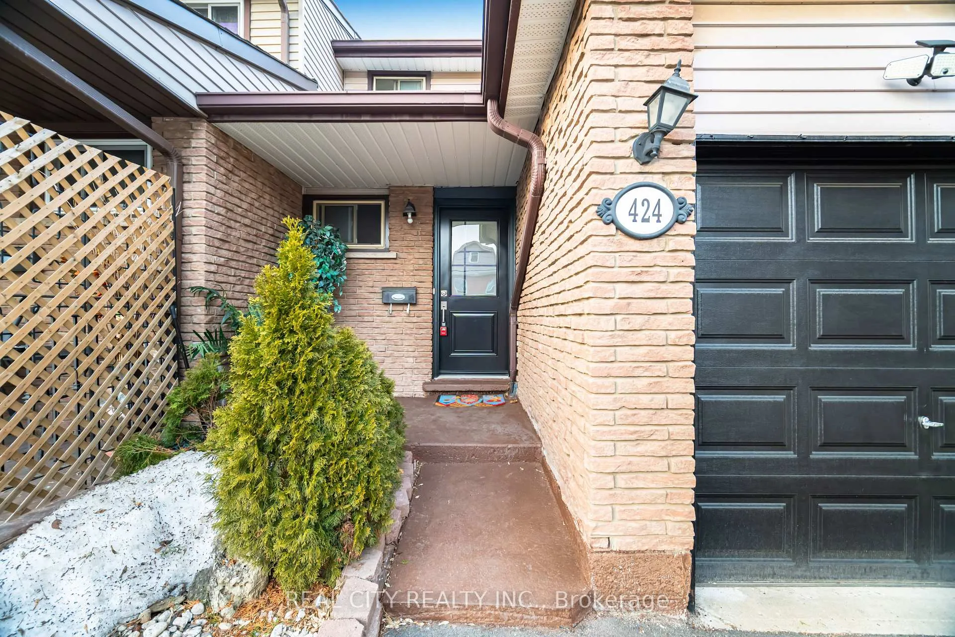Photo 9 of 424 Jackson Street W, Hamilton, Kirkendall — HOMEH