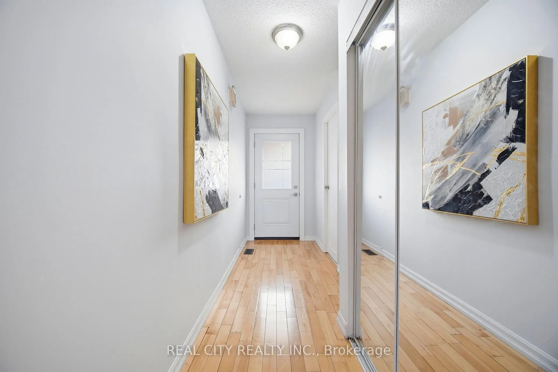 Photo 11 of 424 Jackson Street W, Hamilton, Kirkendall — HOMEH