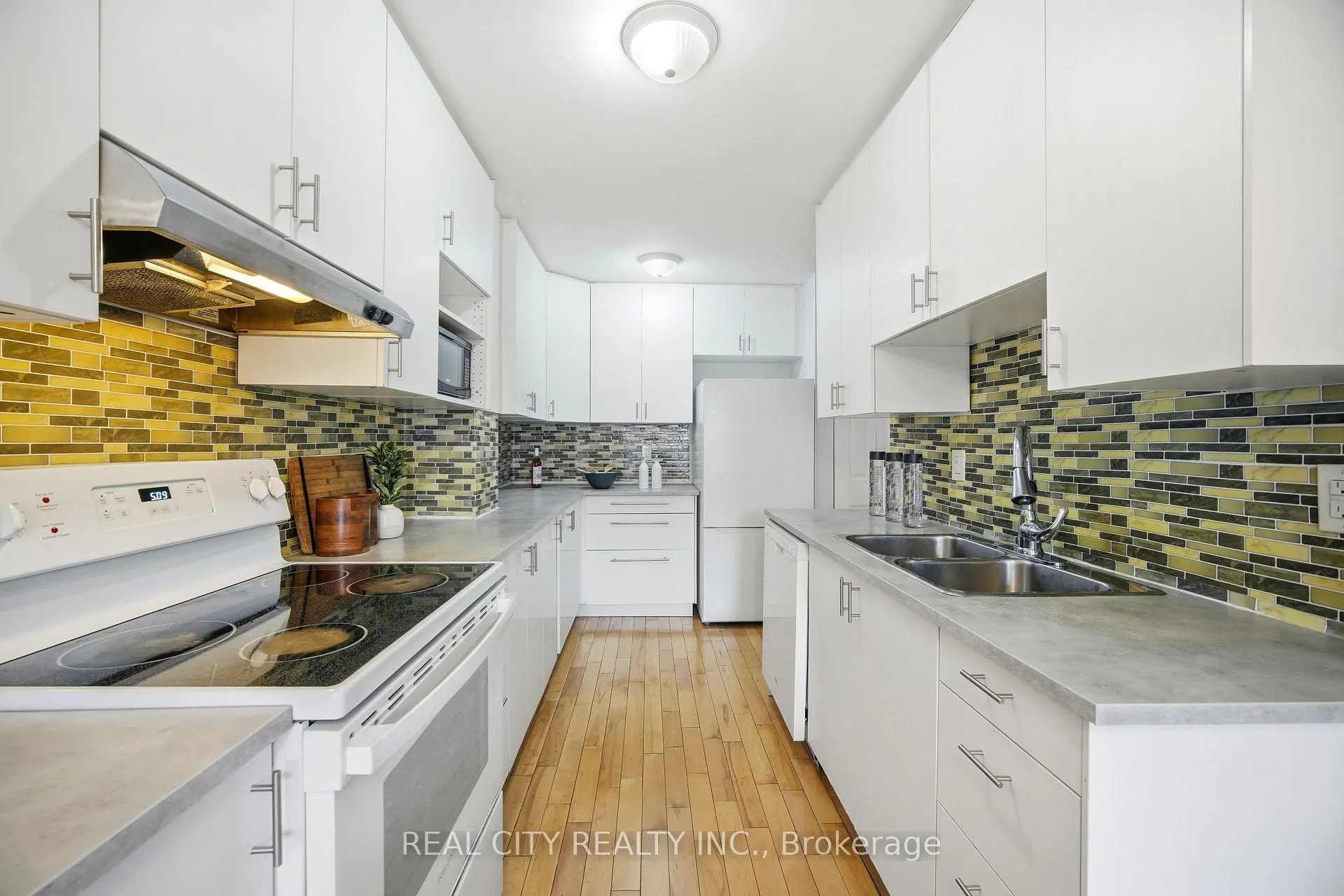 Photo 21 of 424 Jackson Street W, Hamilton, Kirkendall — HOMEH