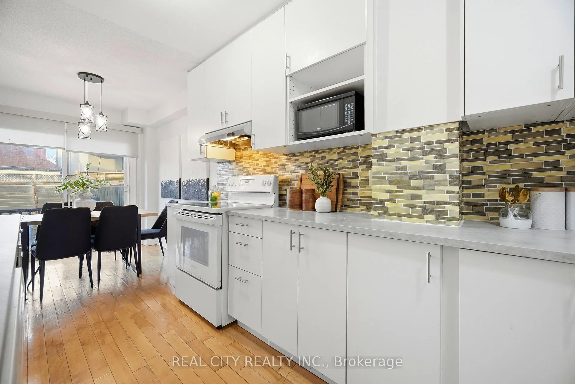 Photo 22 of 424 Jackson Street W, Hamilton, Kirkendall — HOMEH