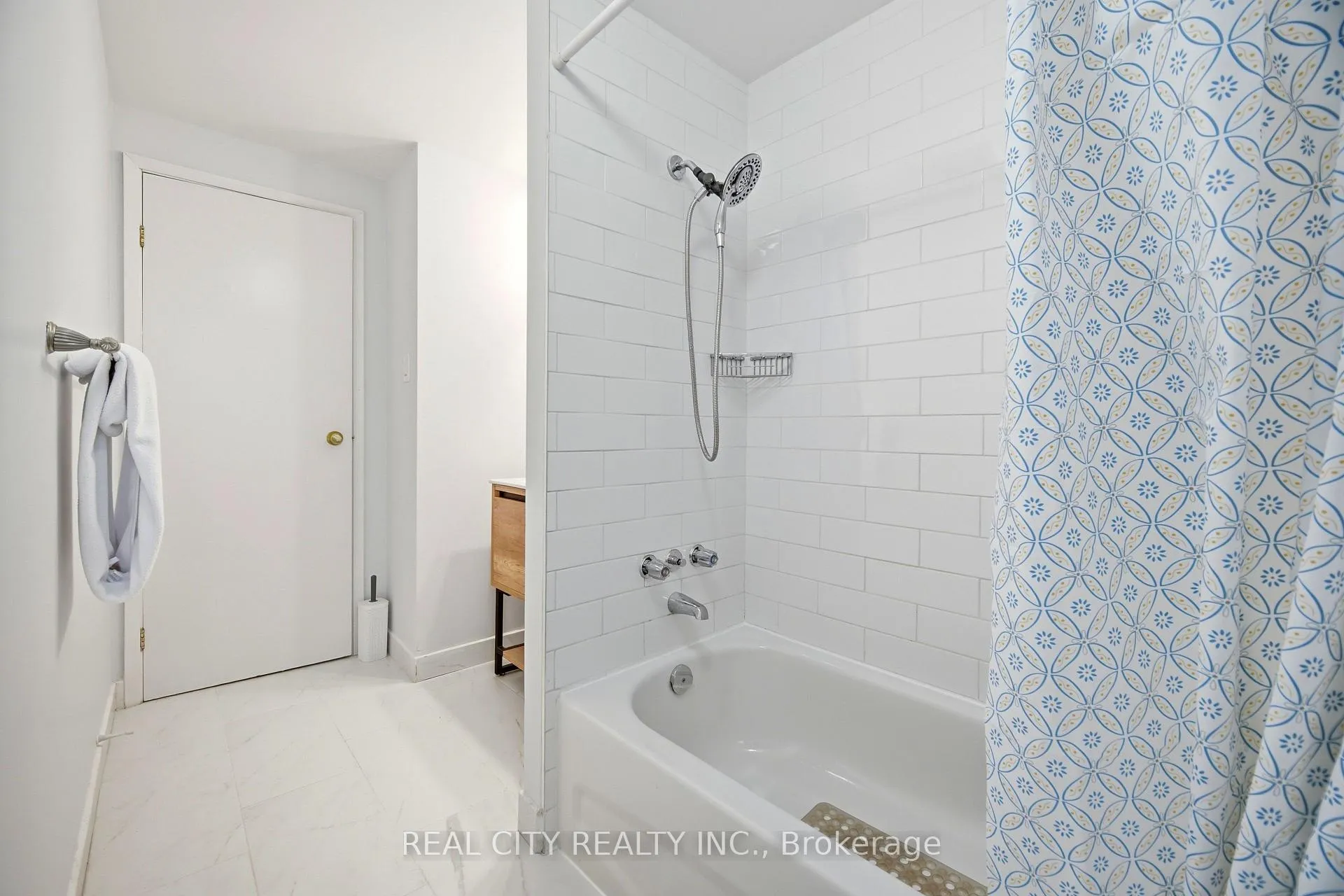 Photo 35 of 424 Jackson Street W, Hamilton, Kirkendall — HOMEH