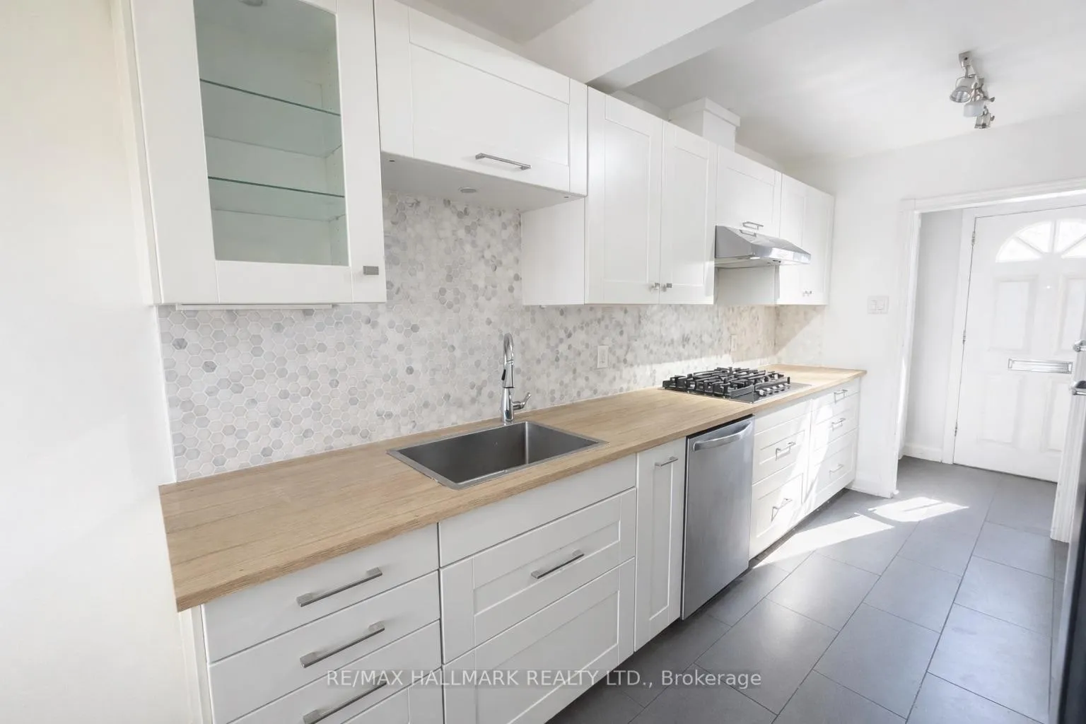 Photo 4 of 123 Leacrest Road, Toronto, Leaside — HOMEH