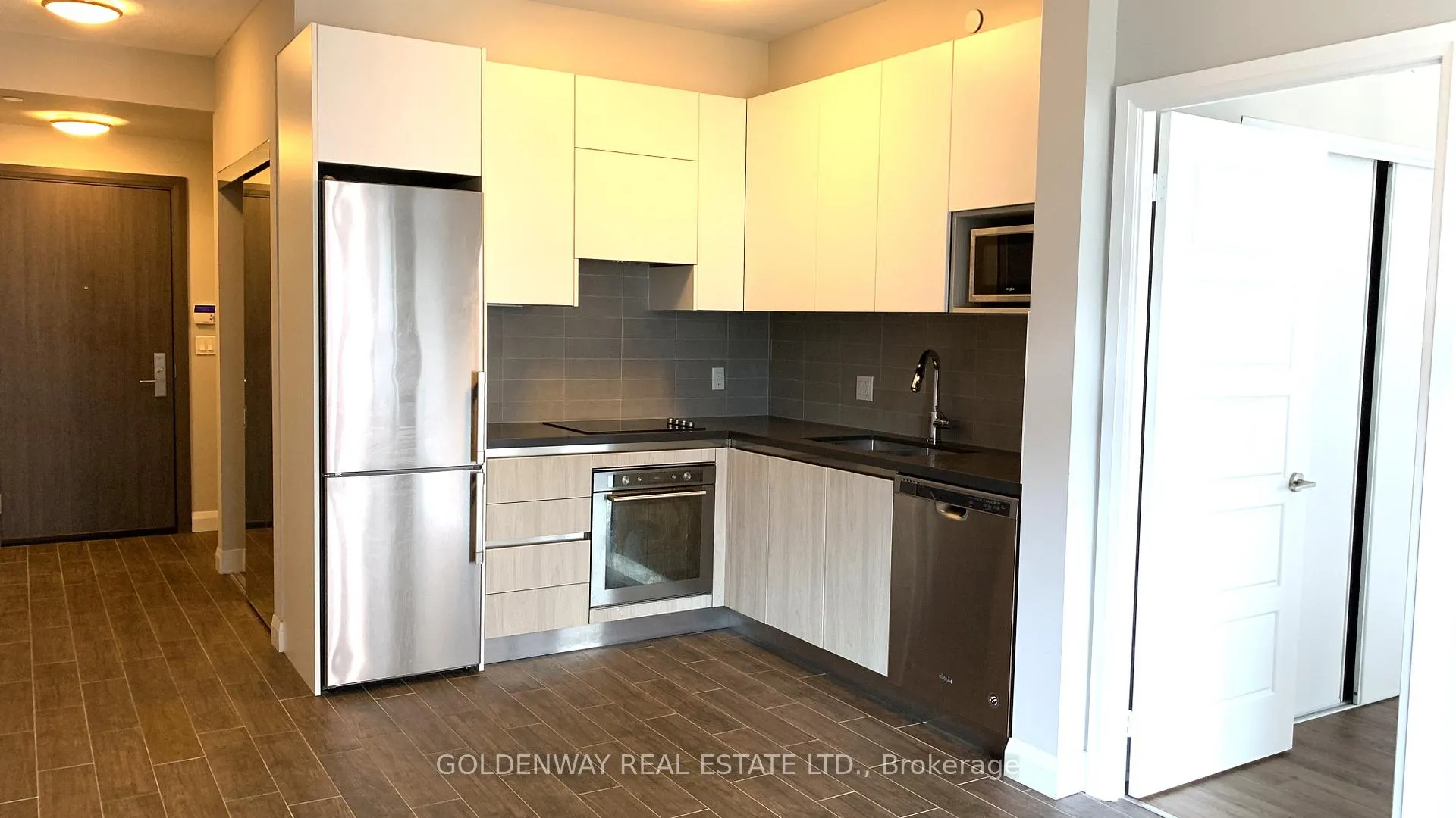 Photo 5 of Unit 529, 25 Water Walk Drive, Markham, Unionville — HOMEH