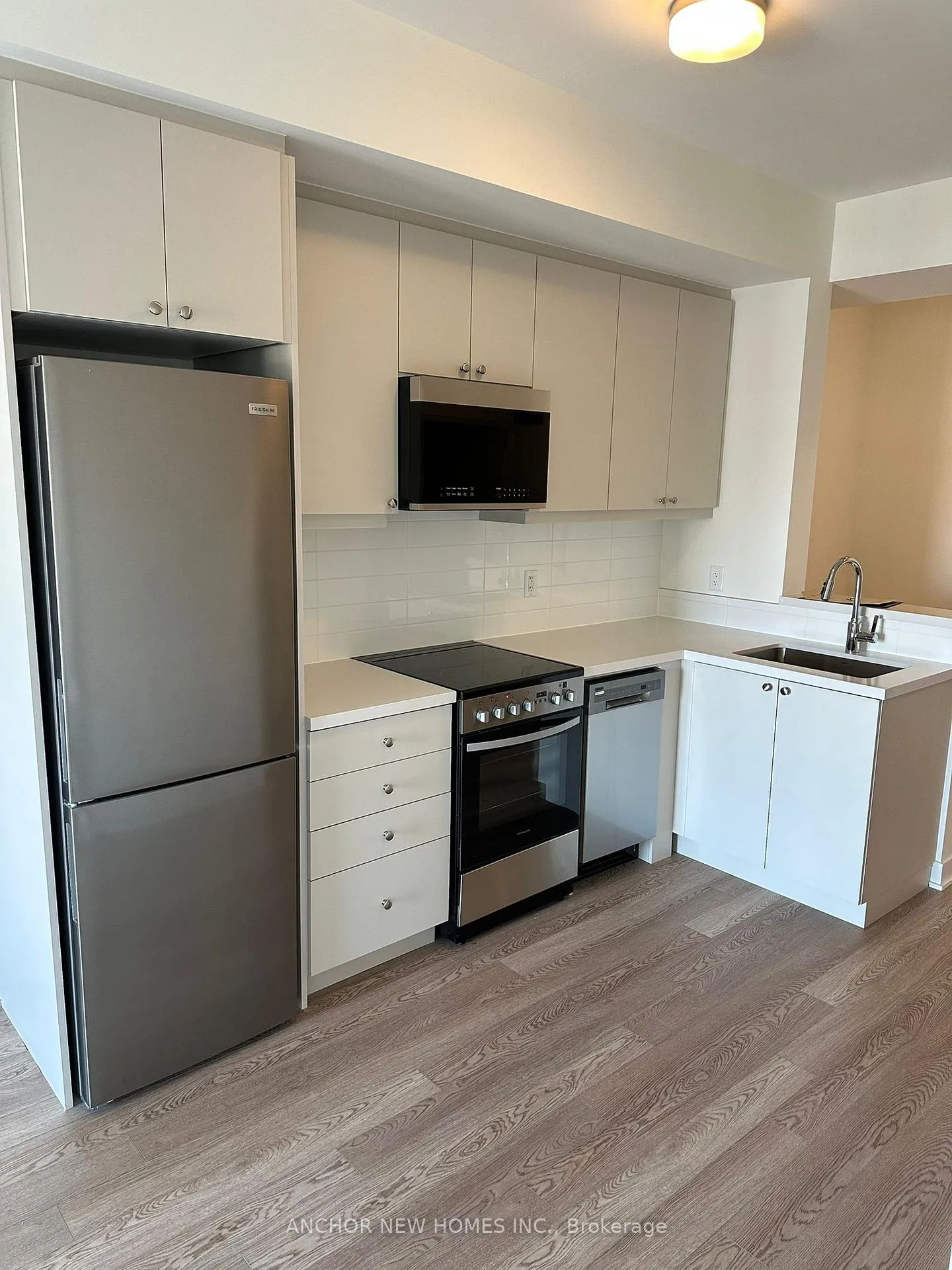 Photo 3 of Unit Unit#518, 51 Clarington Blvd, Clarington, Bowmanville — HOMEH