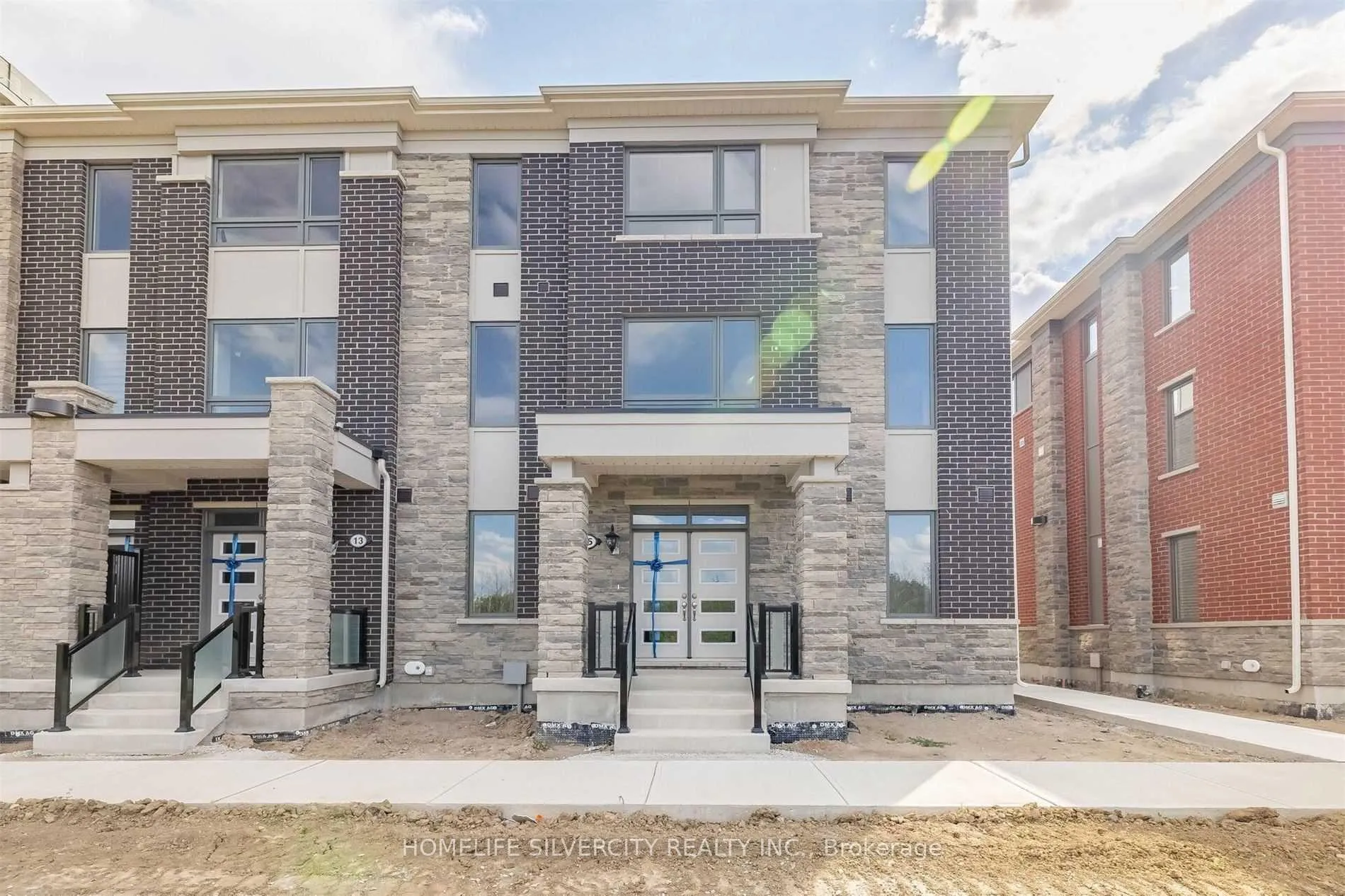 Photo 1 of 15 Summer Wind Lane, Brampton, Northwest Brampton — HOMEH