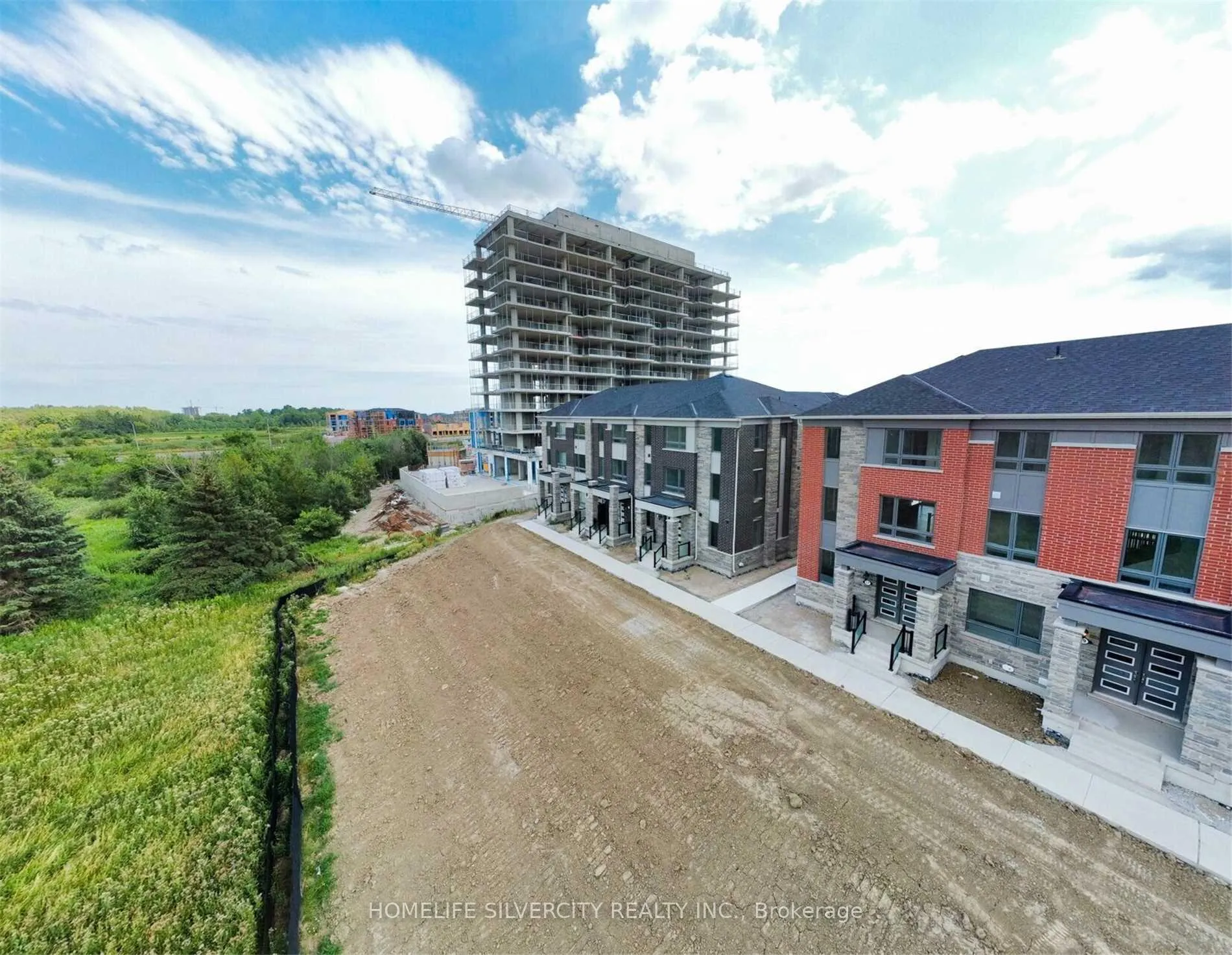 Photo 3 of 15 Summer Wind Lane, Brampton, Northwest Brampton — HOMEH
