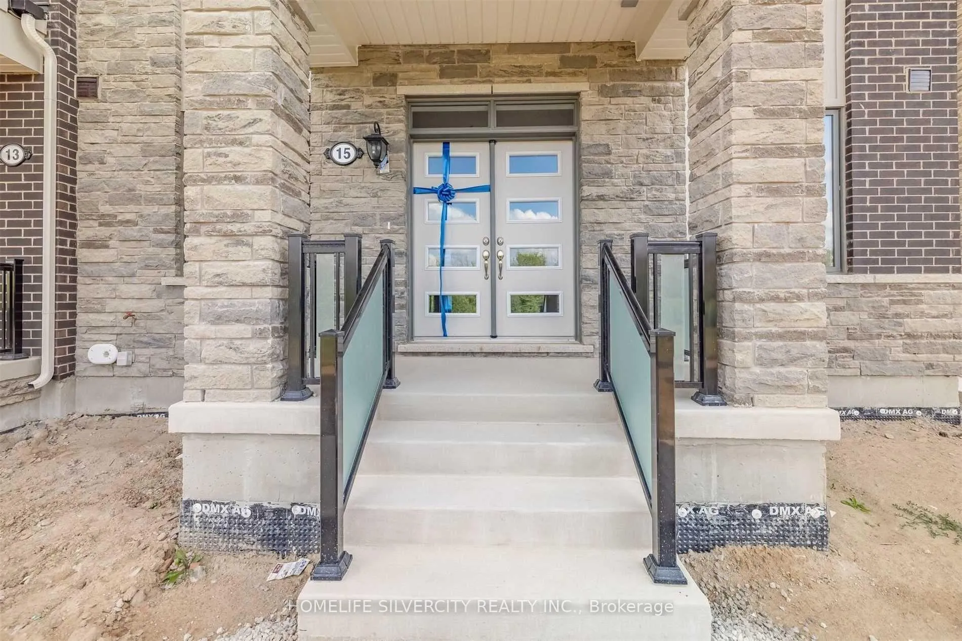 Photo 6 of 15 Summer Wind Lane, Brampton, Northwest Brampton — HOMEH