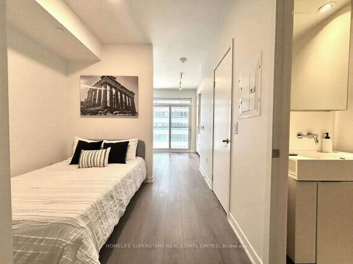 Front of Unit 611, 20 Richardson Street