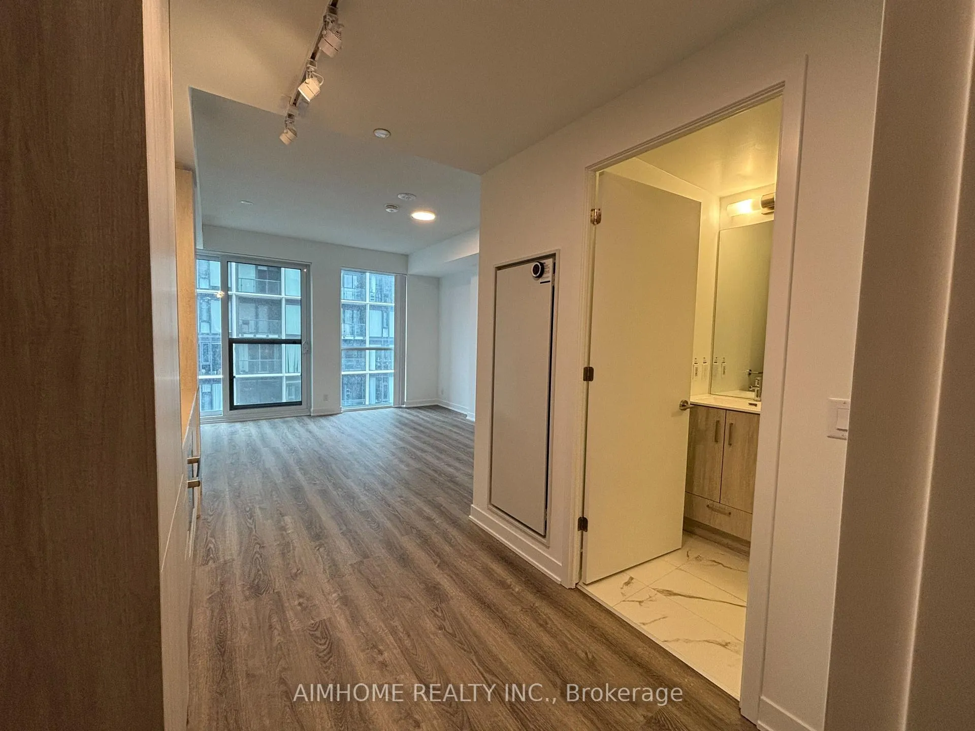 Photo 7 of Unit 11, 180 Front Street E, Toronto, Moss Park — HOMEH