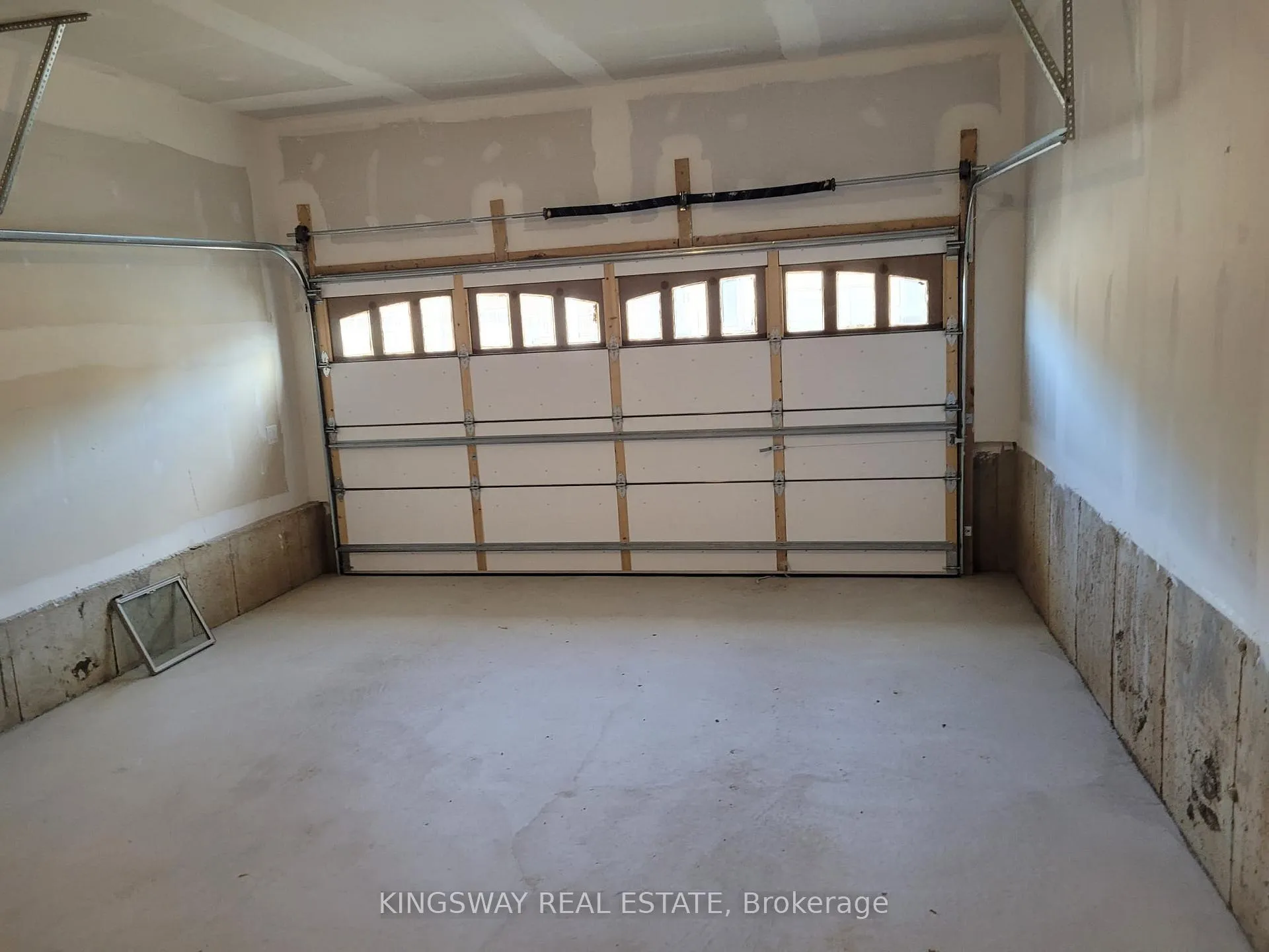 Photo 3 of 524 Beckview Crescent, Kitchener — HOMEH