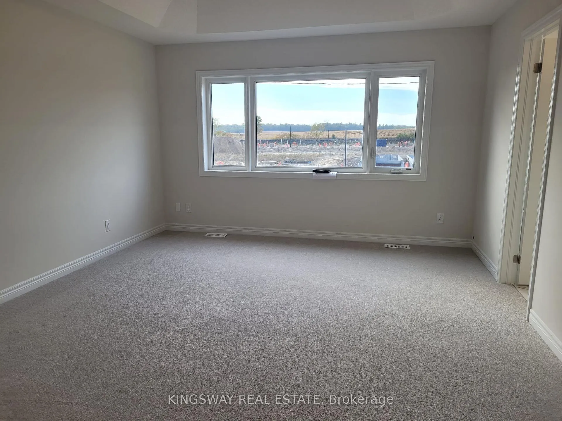 Photo 11 of 524 Beckview Crescent, Kitchener — HOMEH
