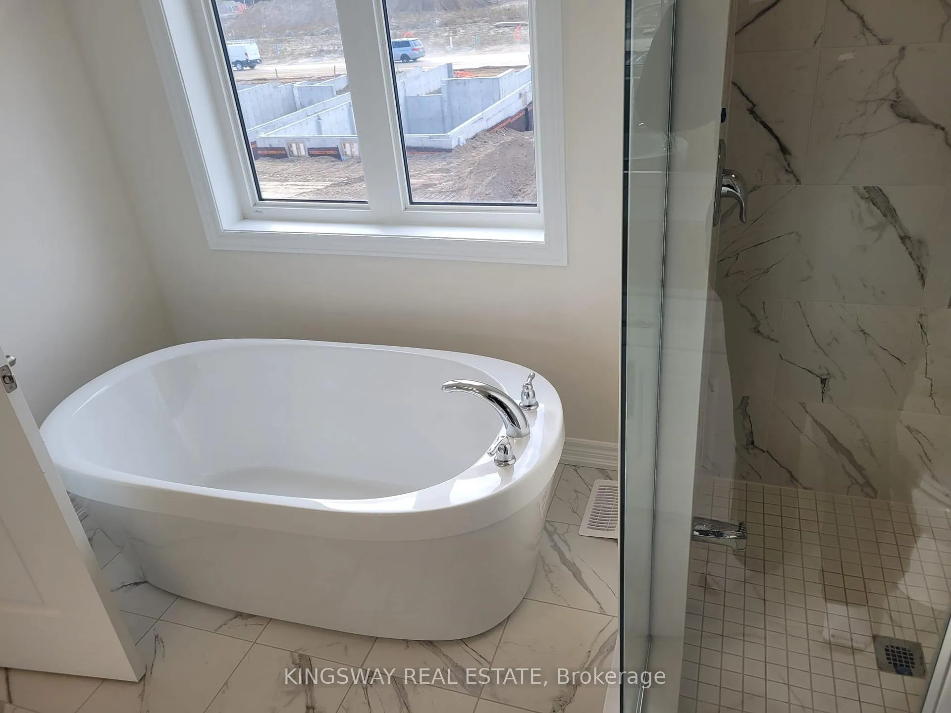 Photo 12 of 524 Beckview Crescent, Kitchener — HOMEH