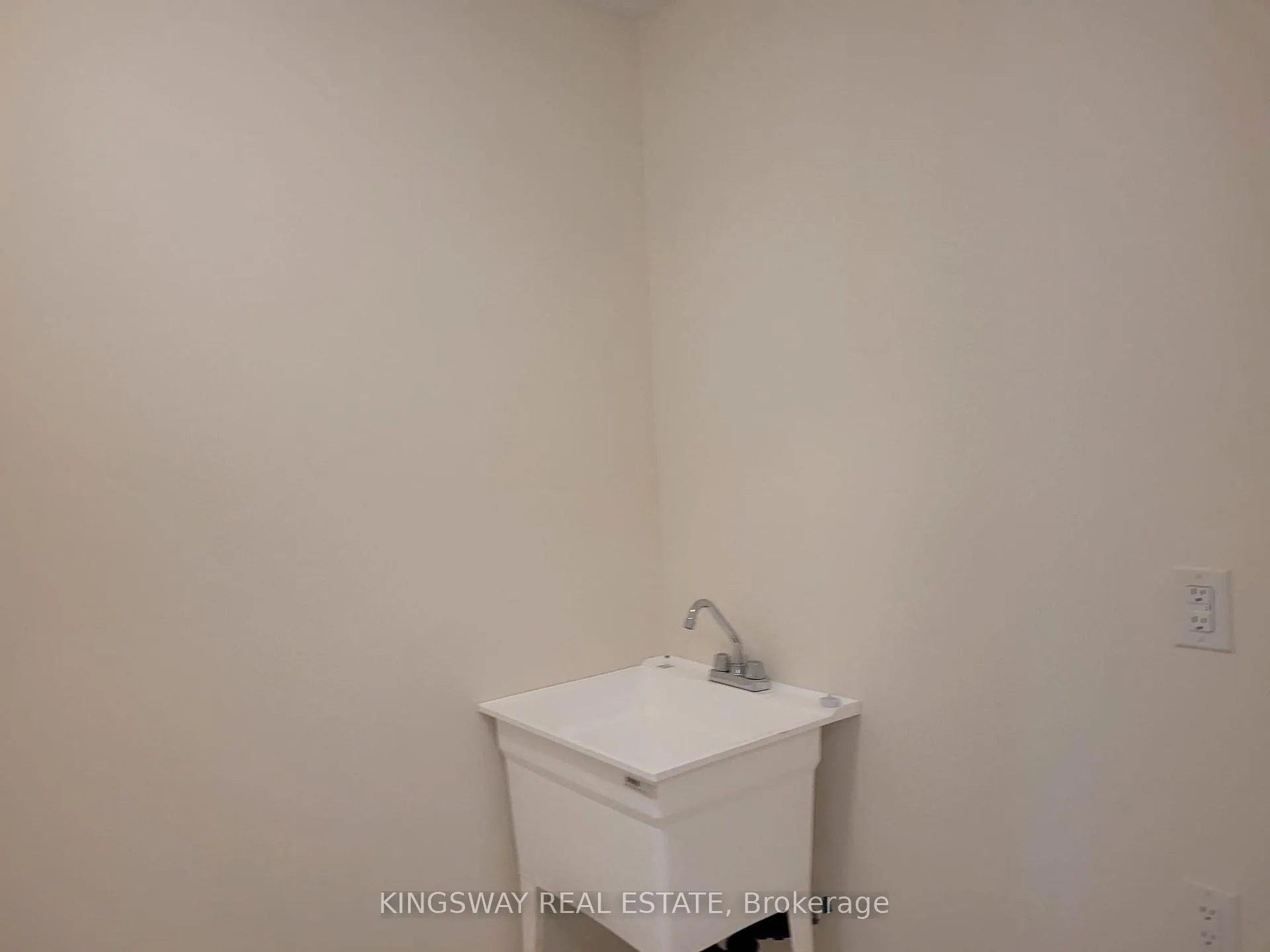 Photo 21 of 524 Beckview Crescent, Kitchener — HOMEH