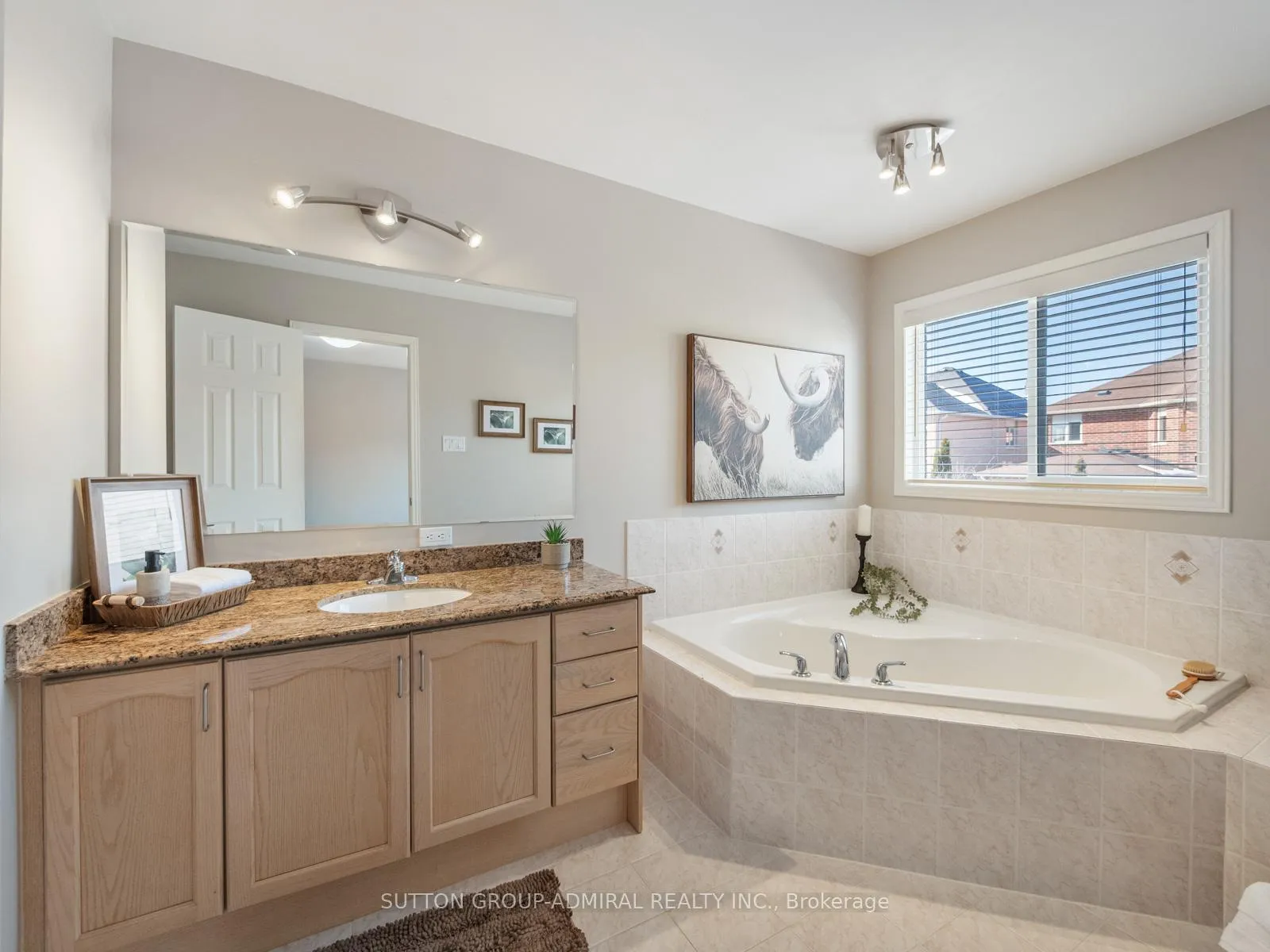 Photo 22 of 76 Orion Avenue, Vaughan, Vellore Village — HOMEH