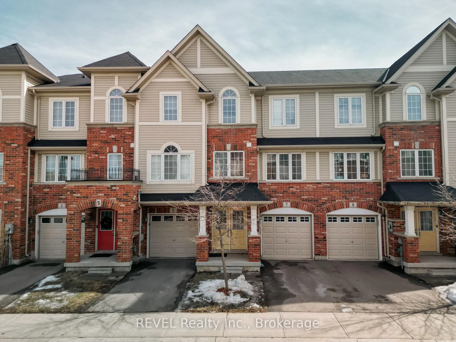 Photo 1 of 7 Dorchester Terrace, Hamilton, Stoney Creek Mountain — HOMEH