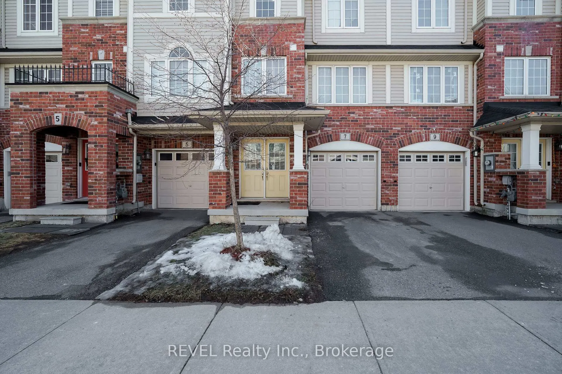Photo 3 of 7 Dorchester Terrace, Hamilton, Stoney Creek Mountain — HOMEH