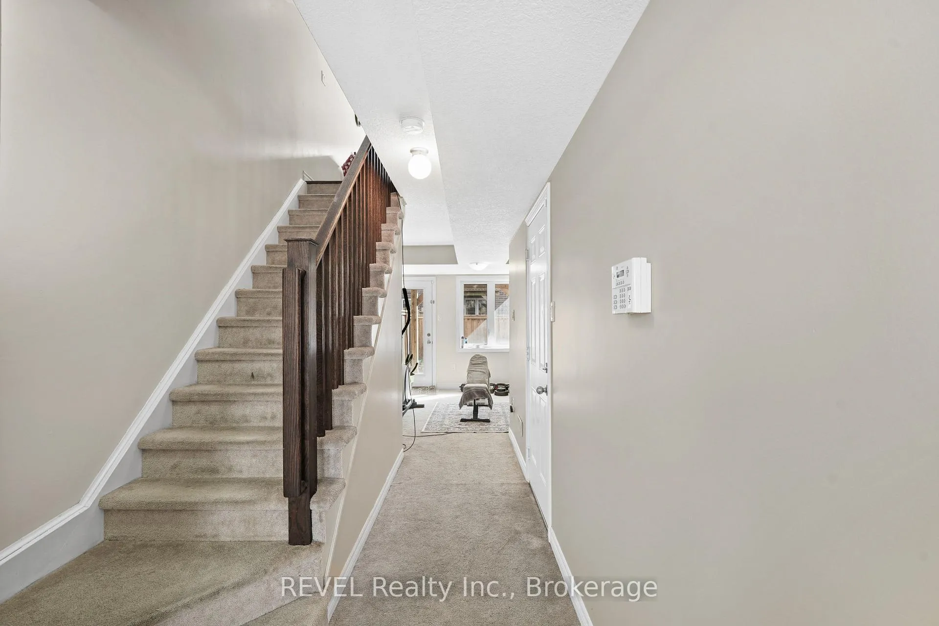 Photo 6 of 7 Dorchester Terrace, Hamilton, Stoney Creek Mountain — HOMEH