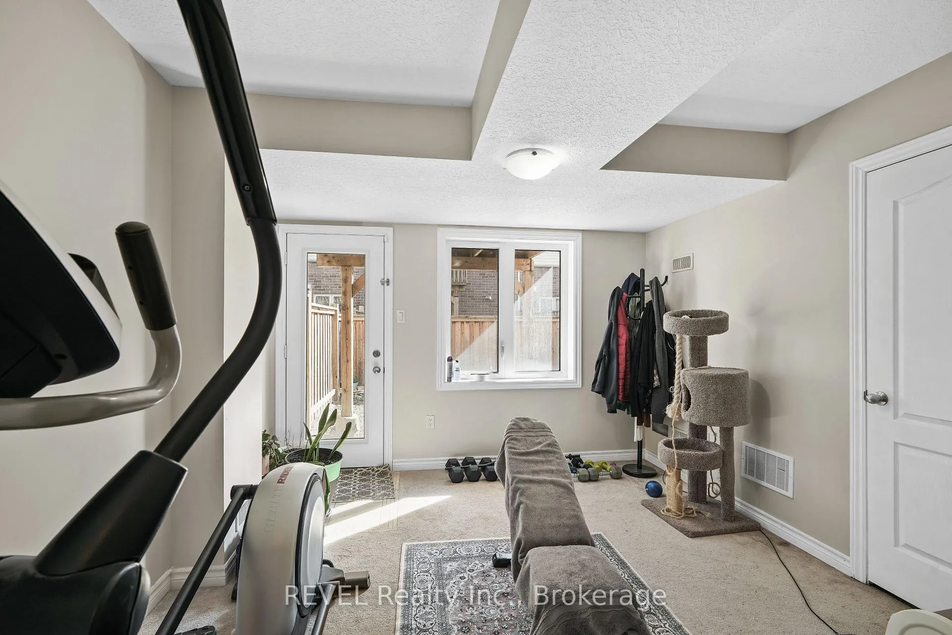 Photo 7 of 7 Dorchester Terrace, Hamilton, Stoney Creek Mountain — HOMEH