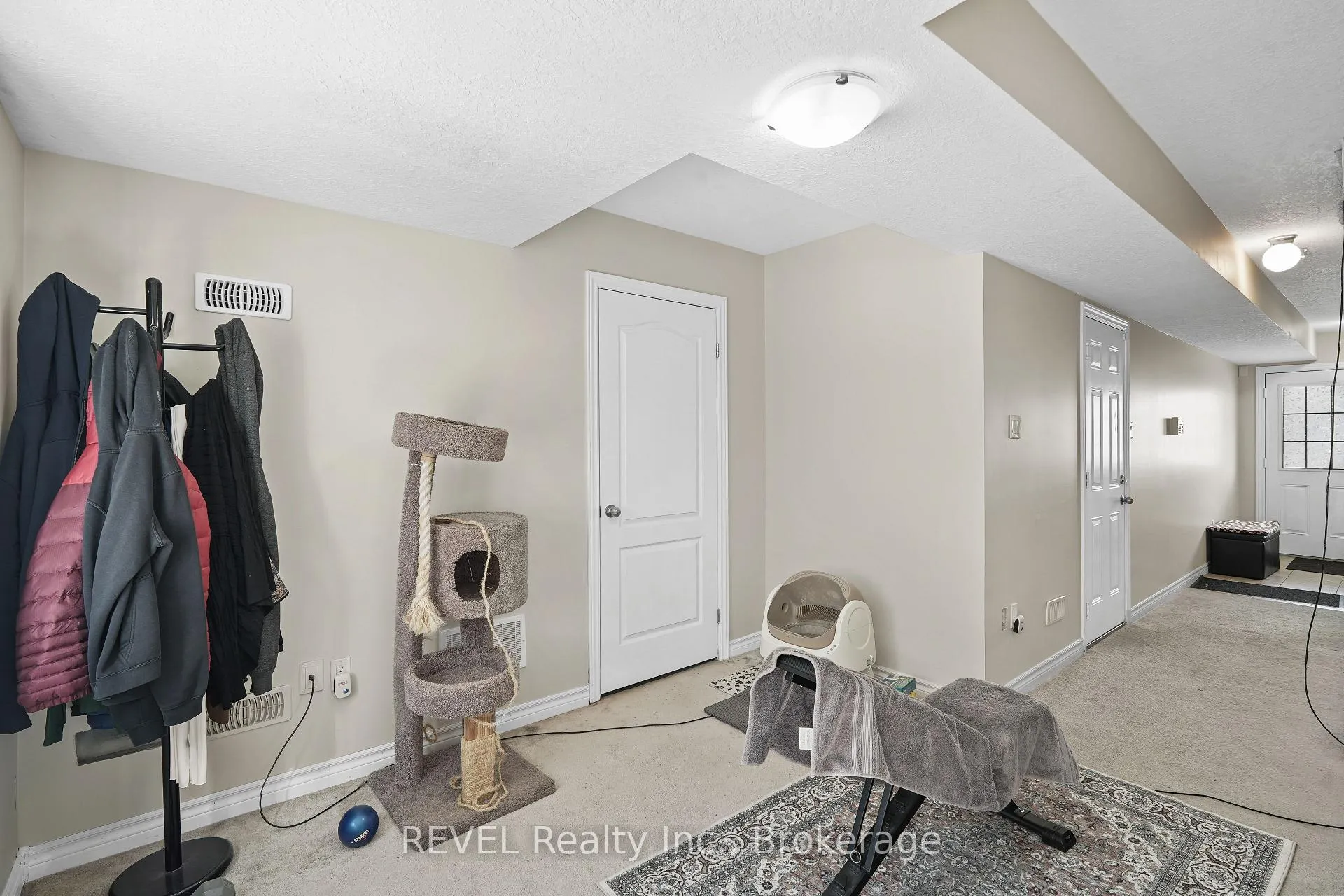Photo 8 of 7 Dorchester Terrace, Hamilton, Stoney Creek Mountain — HOMEH