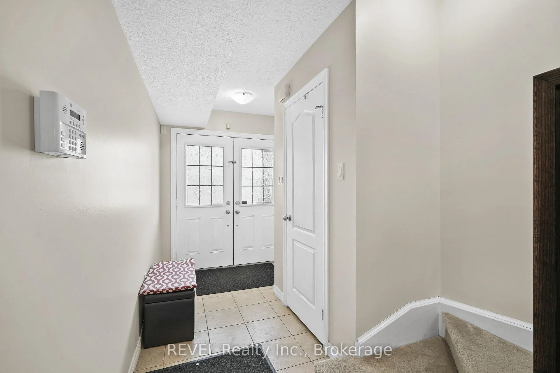 Photo 9 of 7 Dorchester Terrace, Hamilton, Stoney Creek Mountain — HOMEH