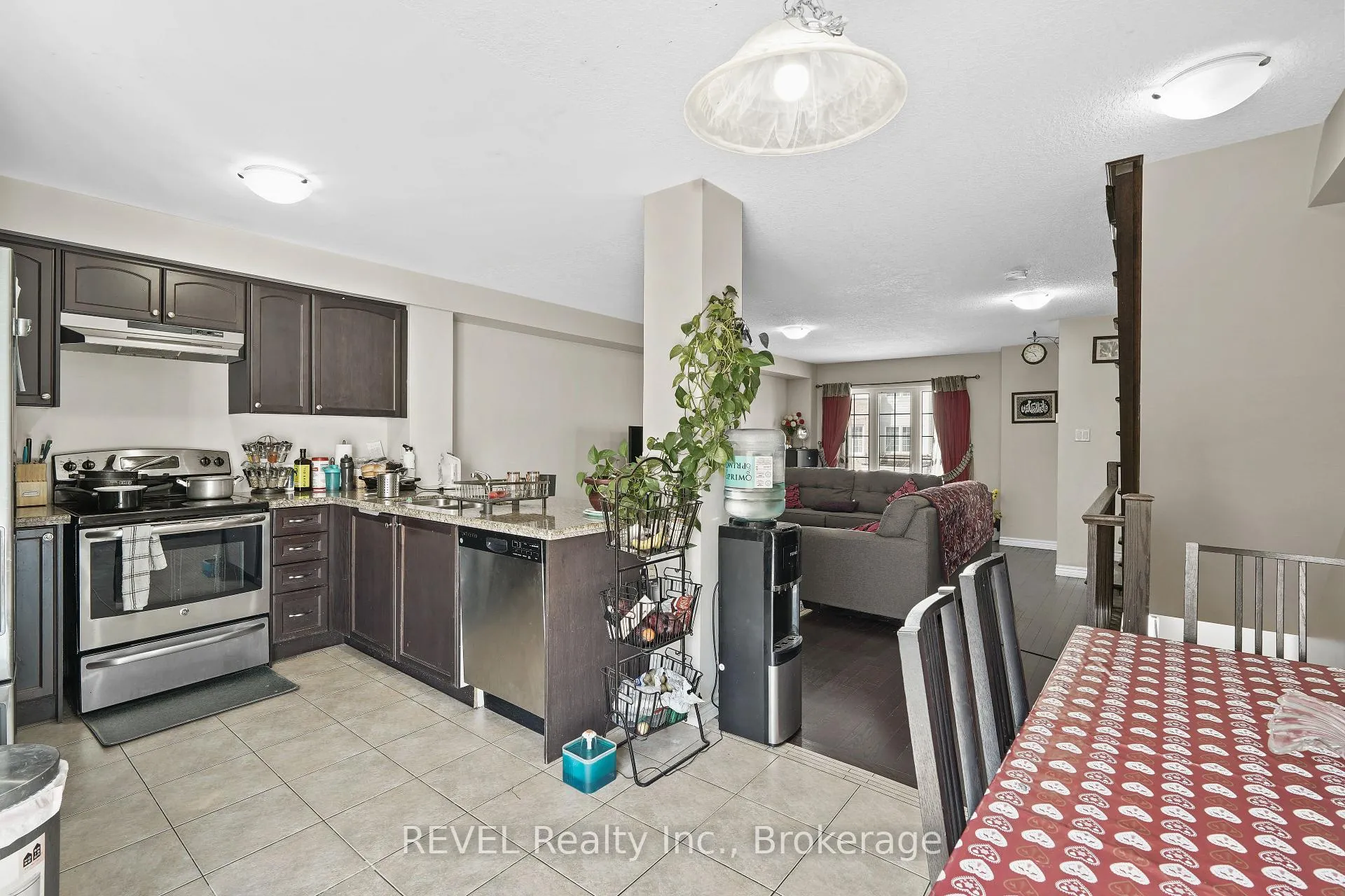 Photo 12 of 7 Dorchester Terrace, Hamilton, Stoney Creek Mountain — HOMEH