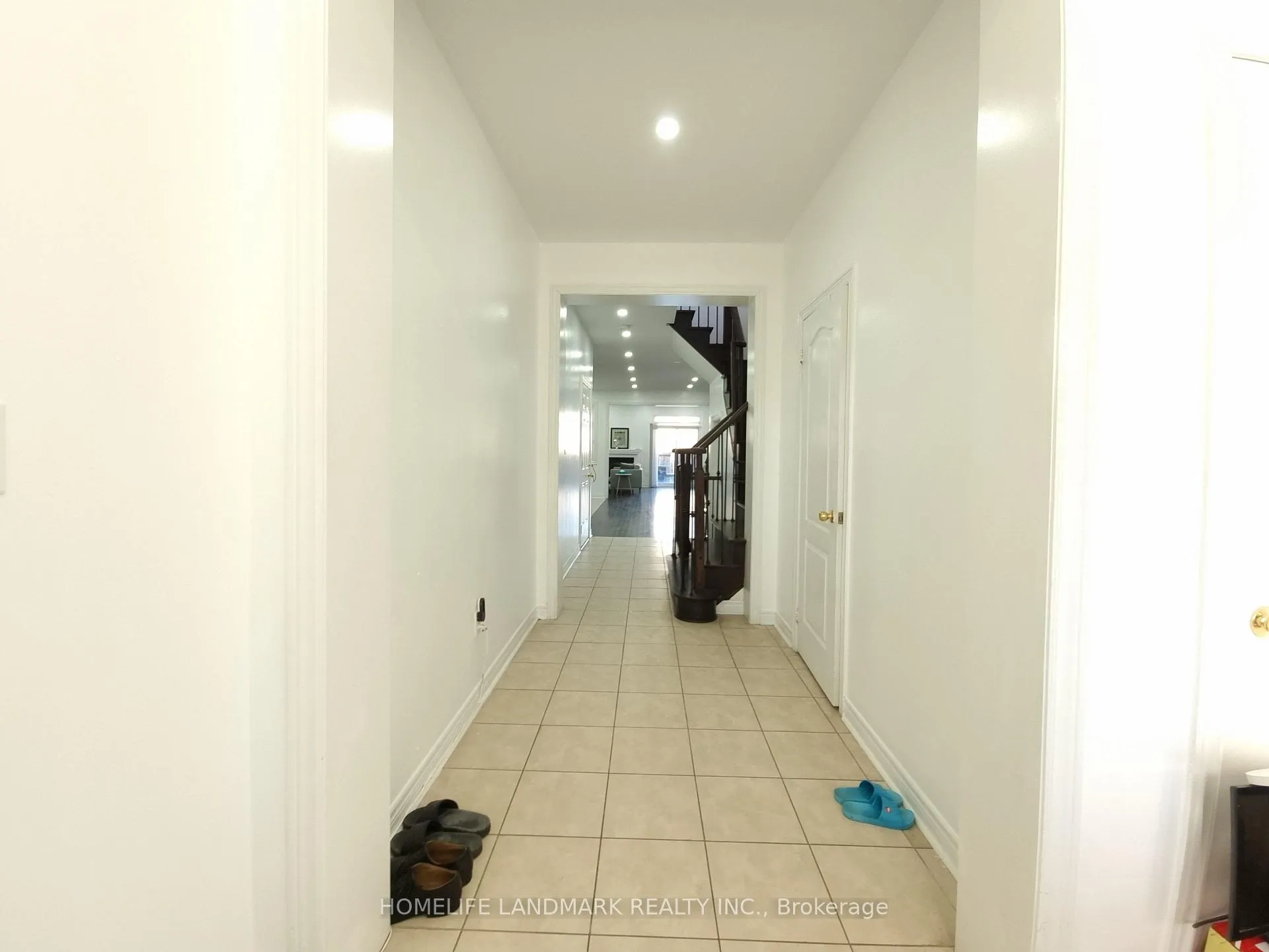 Photo 2 of 63 Lorenzo Circle, Brampton, Sandringham-Wellington — HOMEH
