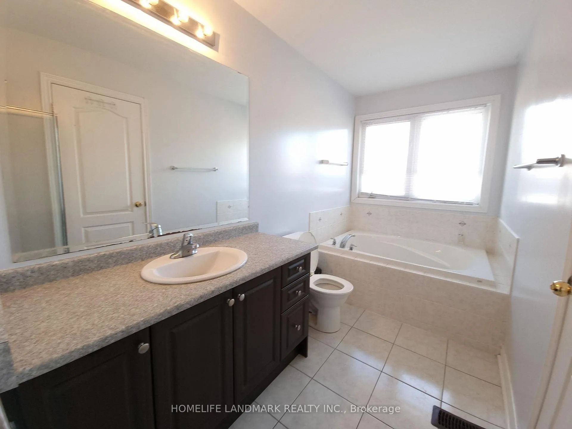 Photo 39 of 63 Lorenzo Circle, Brampton, Sandringham-Wellington — HOMEH