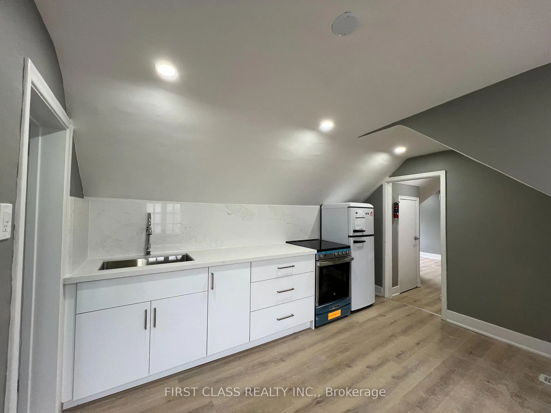 Photo 4 of Unit UPPER, 76 Ennerdale Road, Toronto, Caledonia-Fairbank — HOMEH