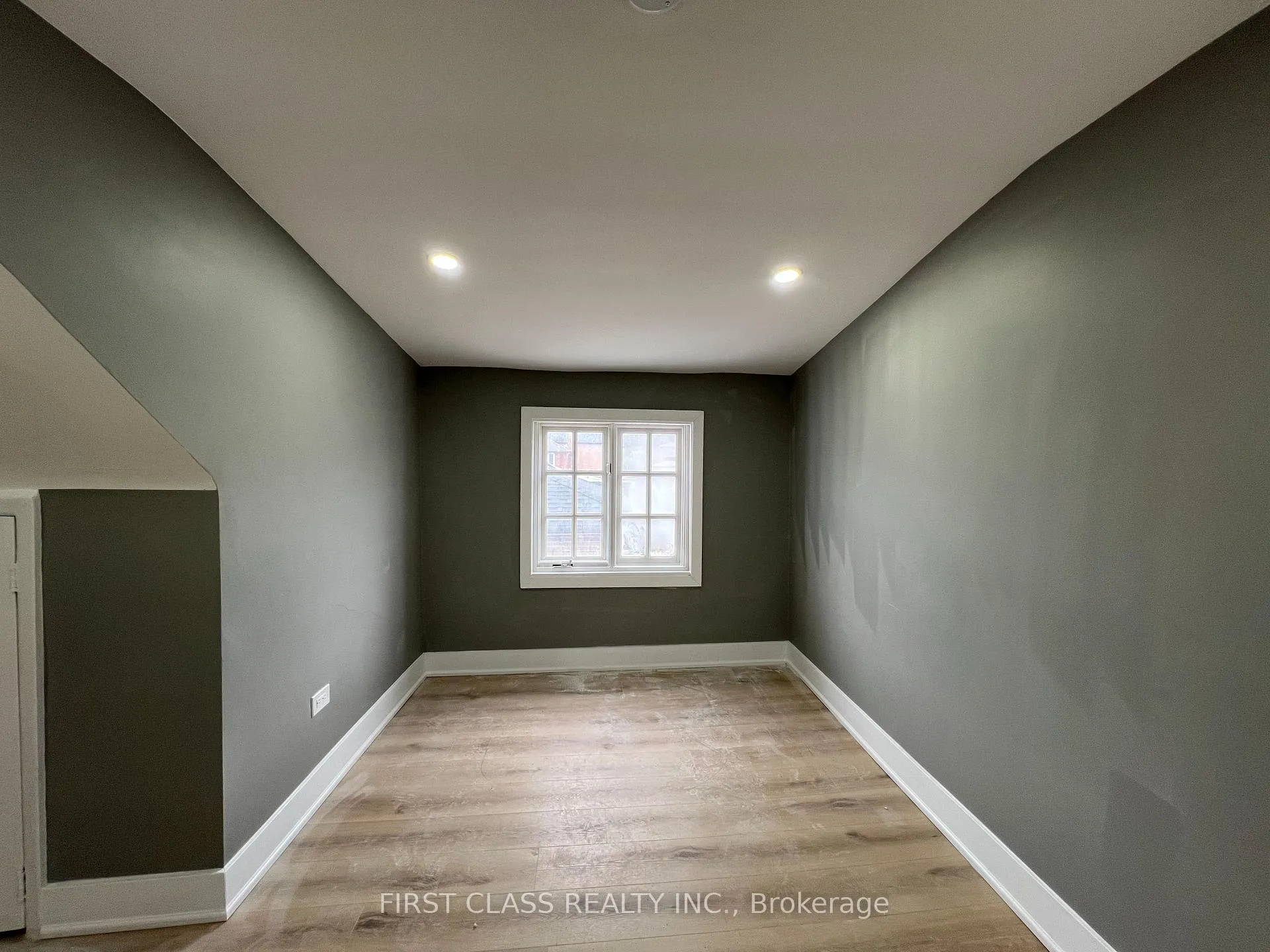 Photo 5 of Unit UPPER, 76 Ennerdale Road, Toronto, Caledonia-Fairbank — HOMEH