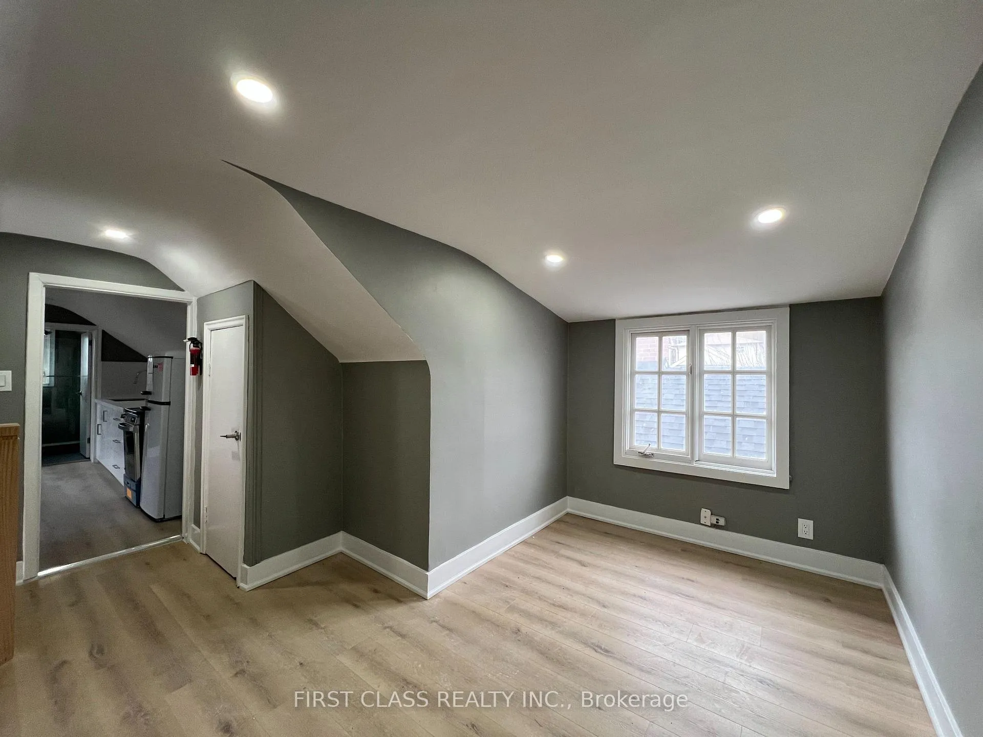 Photo 7 of Unit UPPER, 76 Ennerdale Road, Toronto, Caledonia-Fairbank — HOMEH
