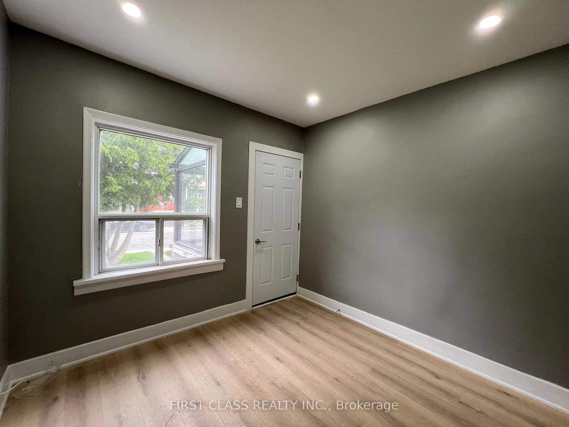 Photo 11 of Unit Main B, 76 Ennerdale Road, Toronto, Caledonia-Fairbank — HOMEH