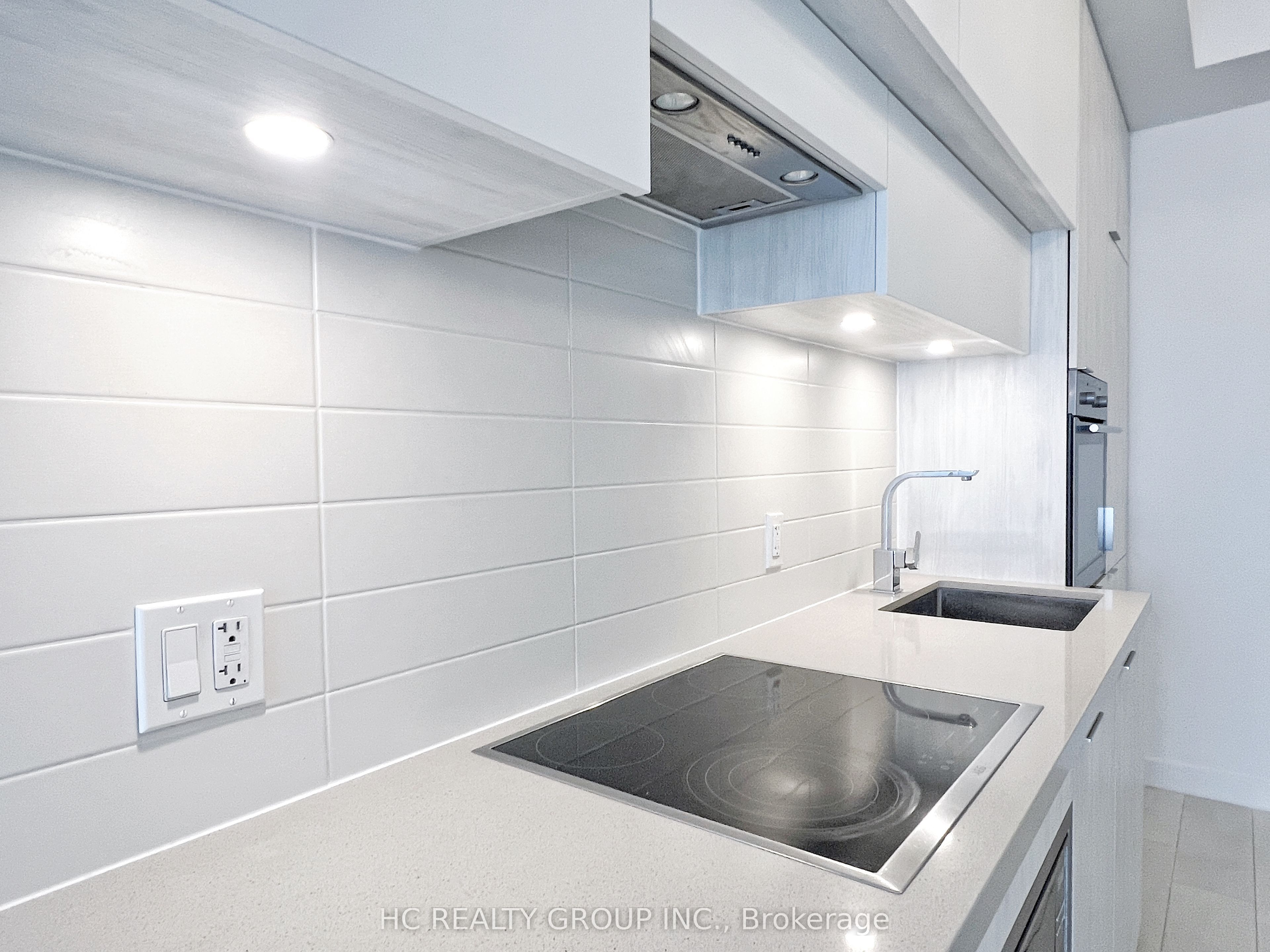Photo 7 of Unit 5203, 8 Eglinton Avenue E, Toronto, Mount Pleasant West — HOMEH