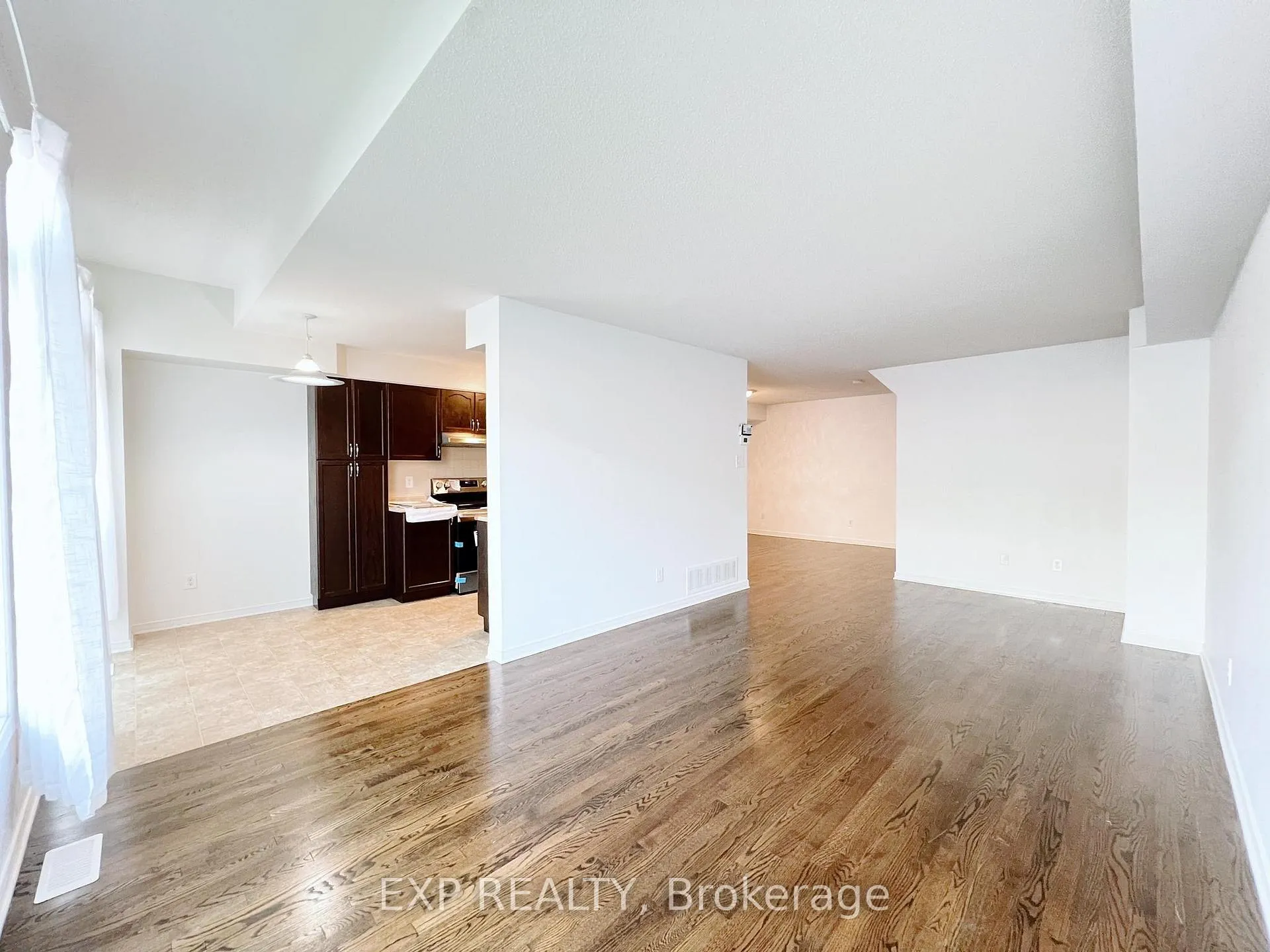 Photo 4 of 375 Rolling Meadow Crescent, Ottawa, Mer Bleue/Bradley Estates/Anderson Park — HOMEH