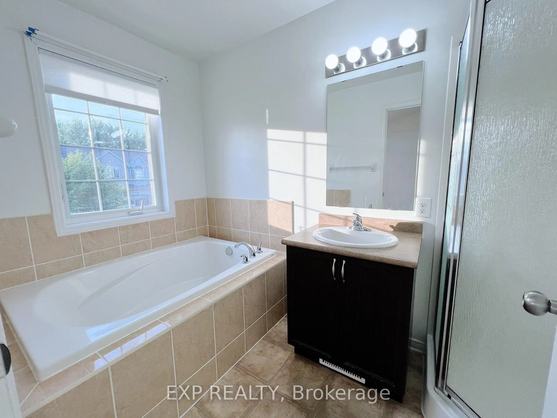 Photo 13 of 375 Rolling Meadow Crescent, Ottawa, Mer Bleue/Bradley Estates/Anderson Park — HOMEH