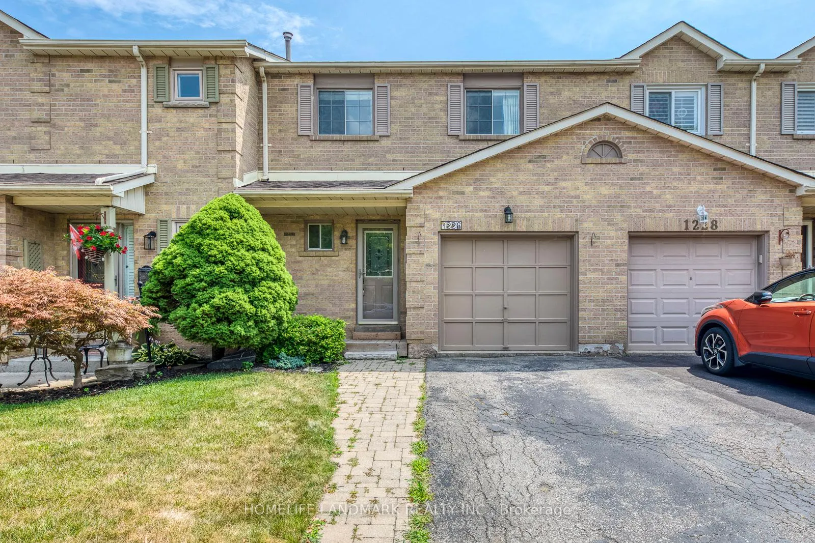 Front of 1226 Cottonwood Crescent