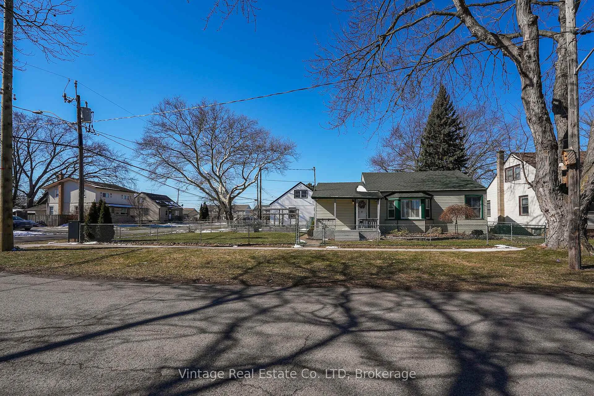 Photo 1 of 19 Longfellow Avenue, St. Catharines, Haig — HOMEH