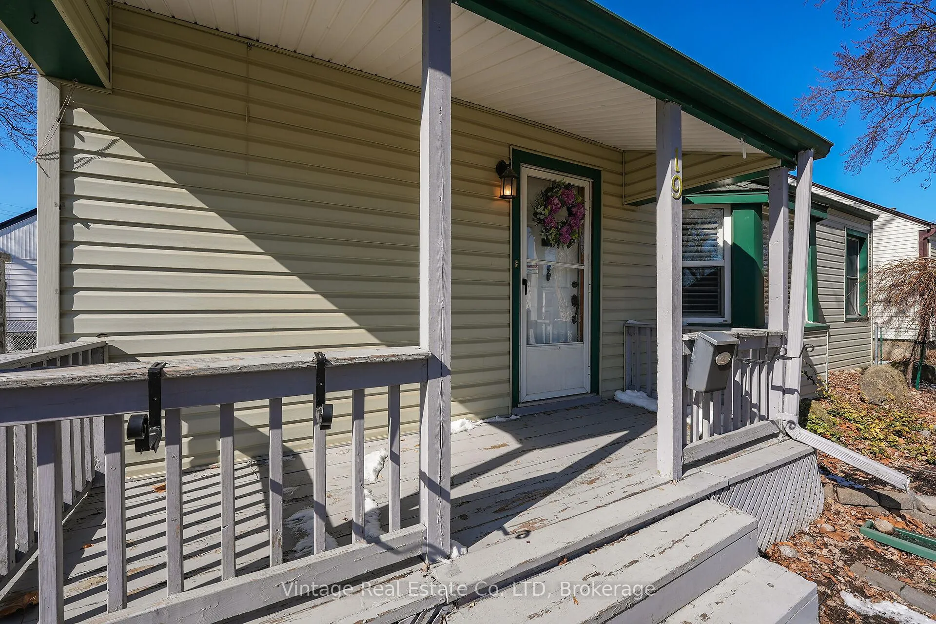 Photo 5 of 19 Longfellow Avenue, St. Catharines, Haig — HOMEH